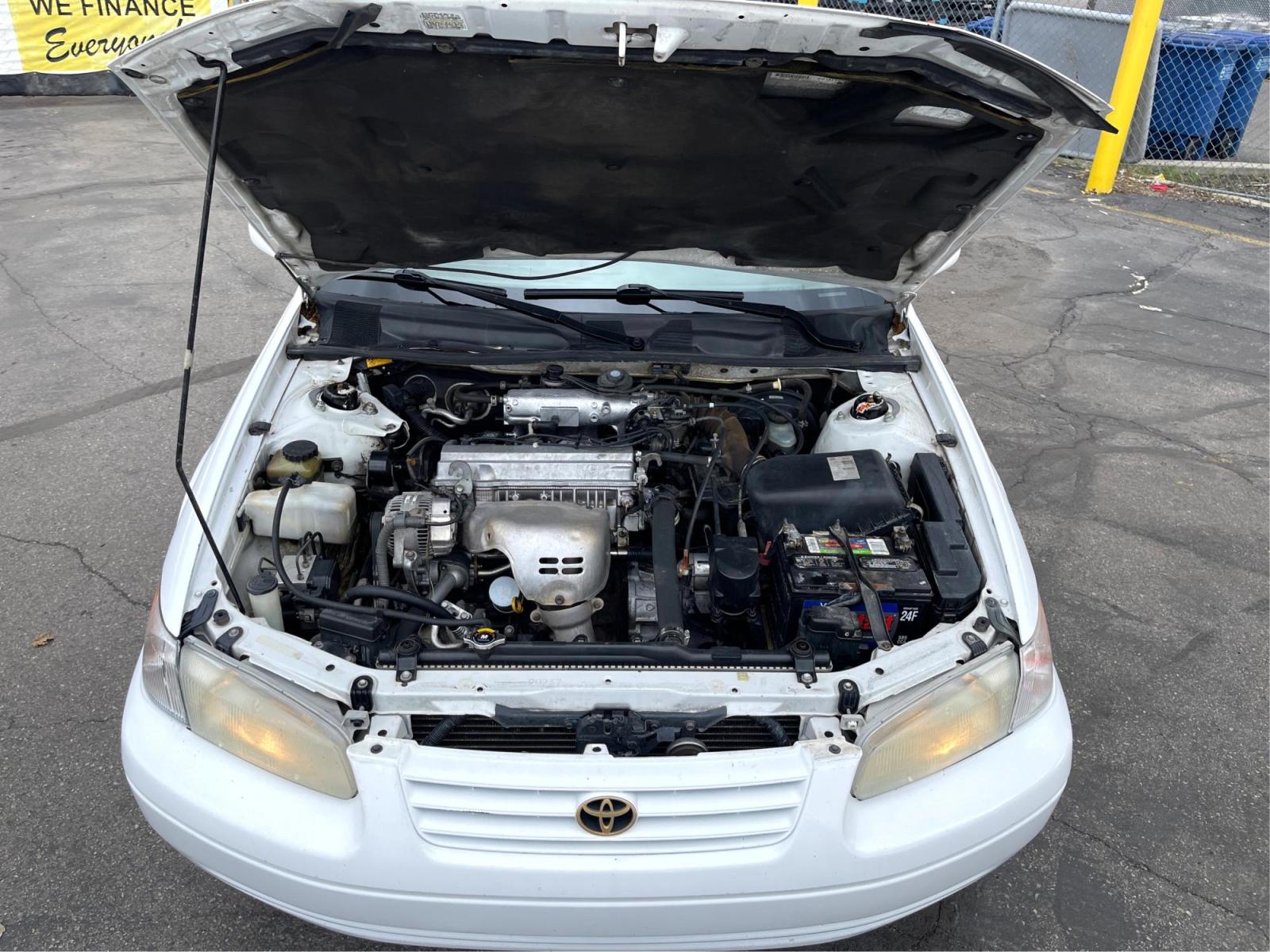 1999 Pure White /Tan Toyota Camry LE (JT2BG28KXX0) with an 2.2Liter 4 Cylinder engine, Automatic transmission, located at 801 South State Street, Salt Lake City, UT, 84111, (801) 328-0098, 40.751953, -111.888206 - Top Features:Cloth Seats, ABS Brakes, CD Audio, Power Mirrors, Side Airbags, AM/FM Stereo, Cassette Player, Power Seat(s), Air Conditioning, Cruise Control, Power Windows, Automatic Transmission, Power Locks, Rear Defroster "Experience unbeatable reliability with this 1999 used Toyota Camry. Boas - Photo #10