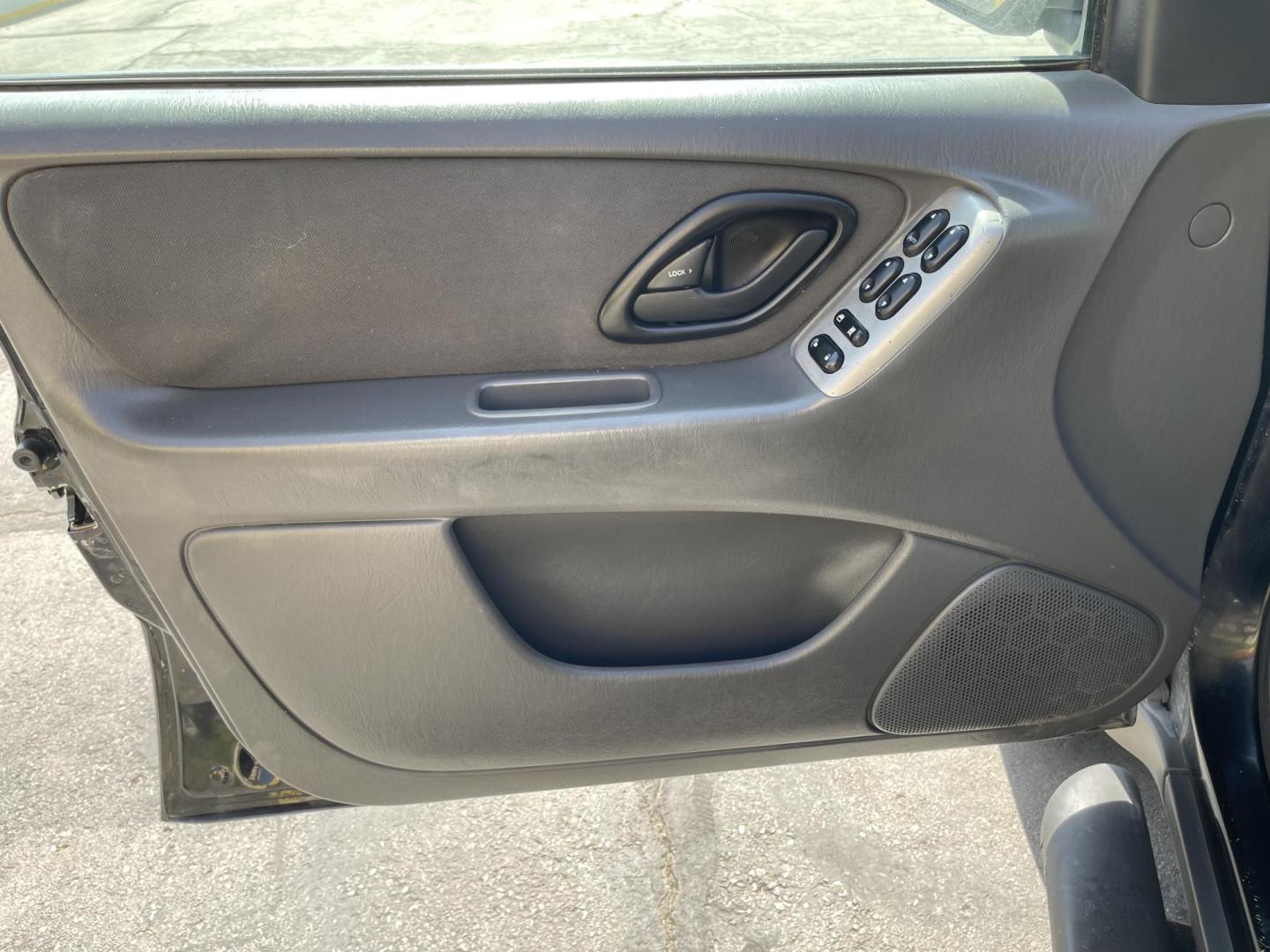 2003 Ebony /Gray Cloth Ford Escape XLT 4WD (1FMYU93123K) with an 3.0L V6 engine, Automatic transmission, located at 801 South State Street, Salt Lake City, UT, 84111, (801) 328-0098, 40.751953, -111.888206 - Clean Title!! Extra clean!! Immaculate condition!! Free Carfax!! Must see!! Warranty available!! Free Carfax!!! Vehicle Features: XLT Model, 4WD/AWD, ABS Brakes, Air Conditioning, Alloy Wheels, AM/FM Stereo, Automatic Transmission, CD Audio, Cloth Seats, Cruise Control, Full Roof Rack, Power Lo - Photo#13