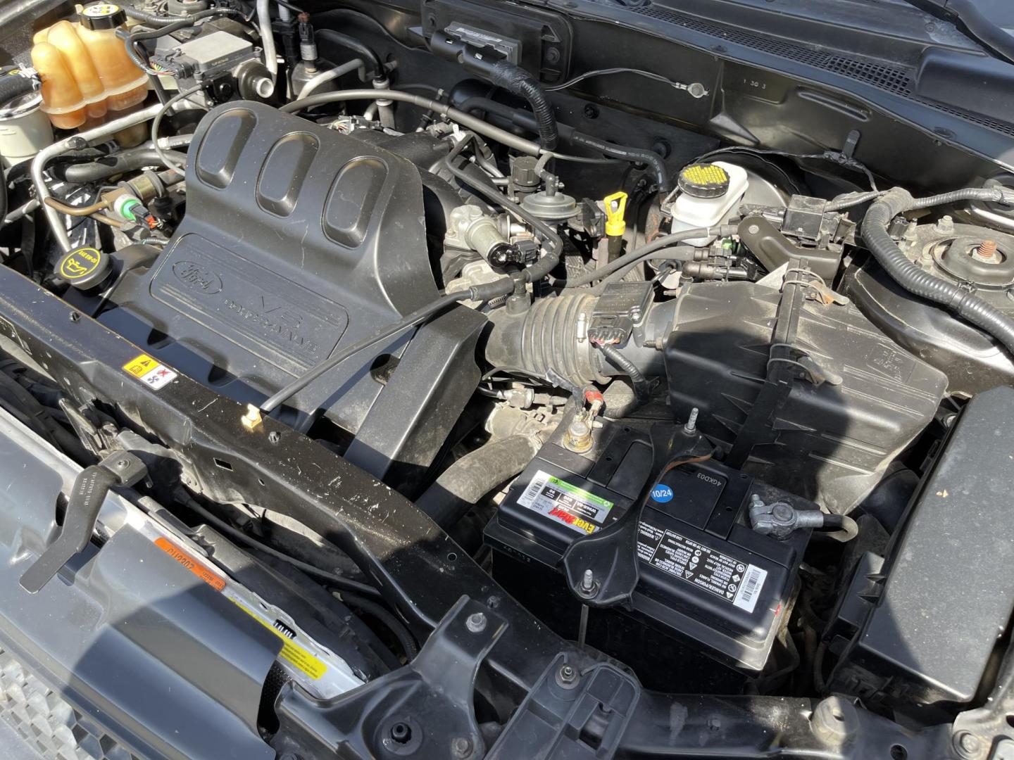 2003 Ebony /Gray Cloth Ford Escape XLT 4WD (1FMYU93123K) with an 3.0L V6 engine, Automatic transmission, located at 801 South State Street, Salt Lake City, UT, 84111, (801) 328-0098, 40.751953, -111.888206 - Clean Title!! Extra clean!! Immaculate condition!! Free Carfax!! Must see!! Warranty available!! Free Carfax!!! Vehicle Features: XLT Model, 4WD/AWD, ABS Brakes, Air Conditioning, Alloy Wheels, AM/FM Stereo, Automatic Transmission, CD Audio, Cloth Seats, Cruise Control, Full Roof Rack, Power Lo - Photo#20