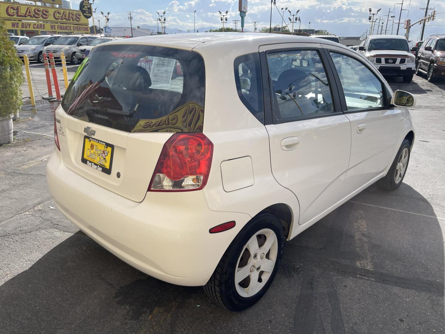 2005 Galaxy White /Gray Cloth Chevrolet Aveo LS (KL1TD62615B) with an 2.2L 4 Cyl. engine, Manual transmission, located at 801 South State Street, Salt Lake City, UT, 84111, (801) 328-0098, 40.751953, -111.888206 - Experience excellent performance with this 2005 Chevrolet Aveo! With its sleek design, efficient fuel consumption, and spacious interior, it's the perfect combination of style and convenience. Affordable and well-maintained, this used Aveo offers a reliable and comfortable ride. Make it yours today! - Photo#5