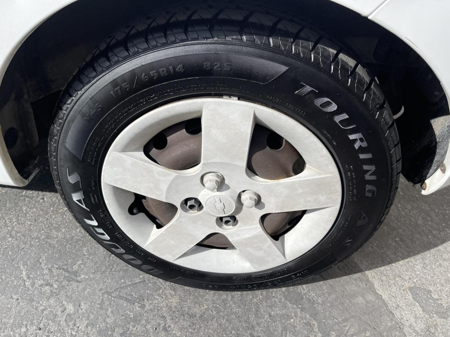2005 Galaxy White /Gray Cloth Chevrolet Aveo LS (KL1TD62615B) with an 2.2L 4 Cyl. engine, Manual transmission, located at 801 South State Street, Salt Lake City, UT, 84111, (801) 328-0098, 40.751953, -111.888206 - Experience excellent performance with this 2005 Chevrolet Aveo! With its sleek design, efficient fuel consumption, and spacious interior, it's the perfect combination of style and convenience. Affordable and well-maintained, this used Aveo offers a reliable and comfortable ride. Make it yours today! - Photo#11
