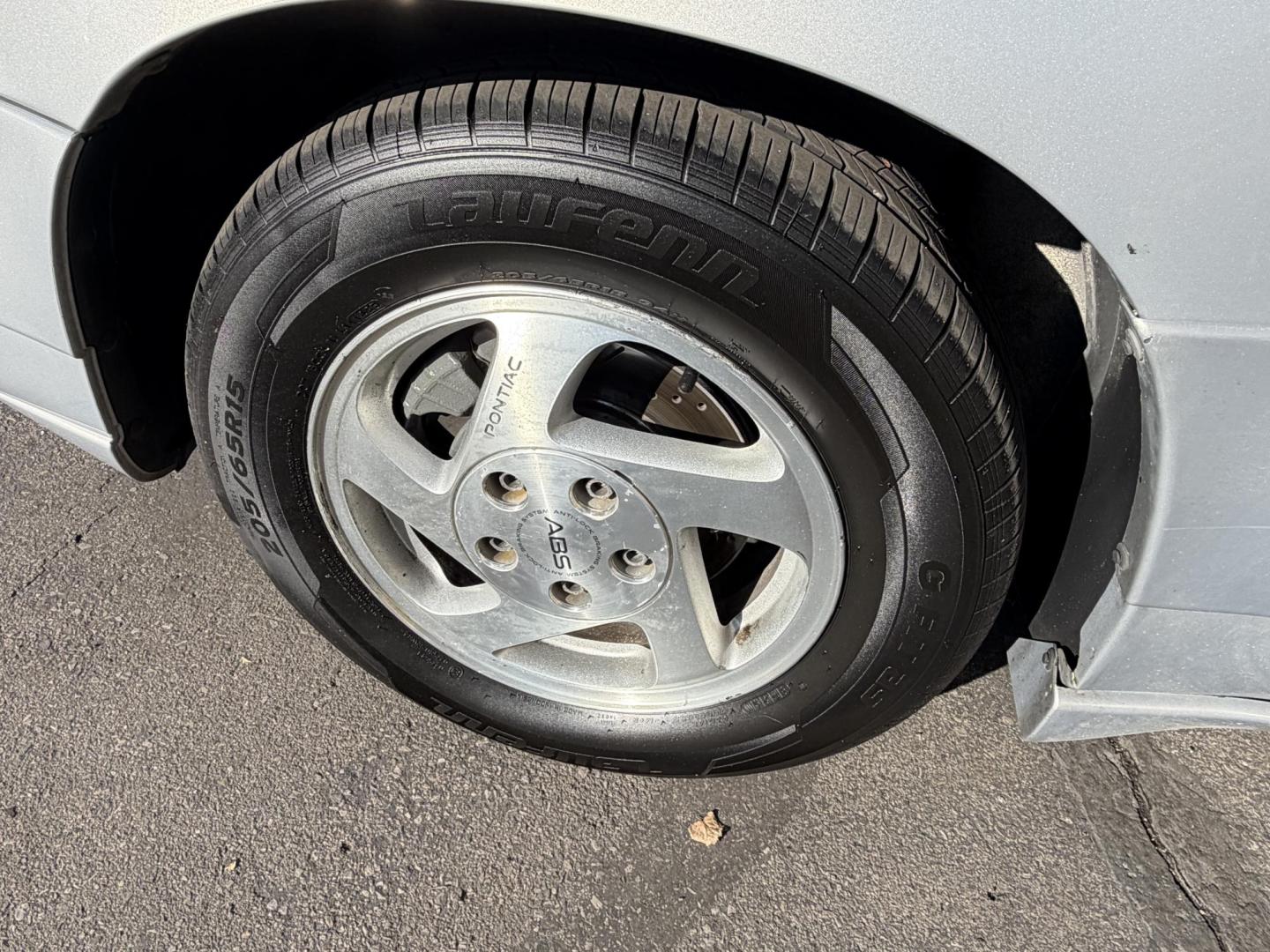 2000 Silvermist Metallic /Gray Cloth Pontiac Grand AM SE1 (1G2NF52T0YC) with an 2.4L 4 Cyl. engine, Automatic transmission, located at 801 South State Street, Salt Lake City, UT, 84111, (801) 328-0098, 40.751953, -111.888206 - Clean title! Vehicle Features: SE1 Model, ABS Brakes, Air Conditioning, Alloy Wheels, AM/FM Stereo, Automatic Transmission, CD Audio, Cloth Seats, Cruise Control, Power Locks, Power Mirrors, Power Windows, Rear Defroster, Traction Control * All advertised prices are just dollars above cost to ma - Photo#9