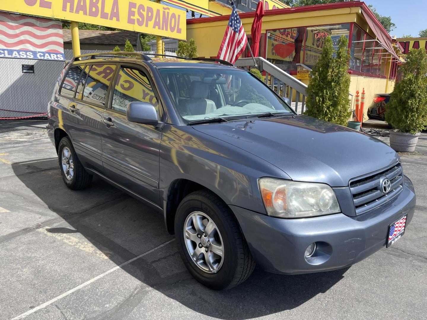 2007 Bluestone Metallic /Gray Cloth Toyota Highlander V6 4WD (JTEEP21A770) with an 3.3L V6 engine, Automatic transmission, located at 801 South State Street, Salt Lake City, UT, 84111, (801) 328-0098, 40.751953, -111.888206 - Our service department is OPEN DAILY to help with any of your service needs. Please call for immediate appointment! Clean Title!! Extra clean!! Immaculate condition!! Free Carfax!! Must see!! Warranty available!! Free Carfax!!! Vehicle Features: 4WD/AWD, ABS Brakes, Air Conditioning, Allo - Photo#3