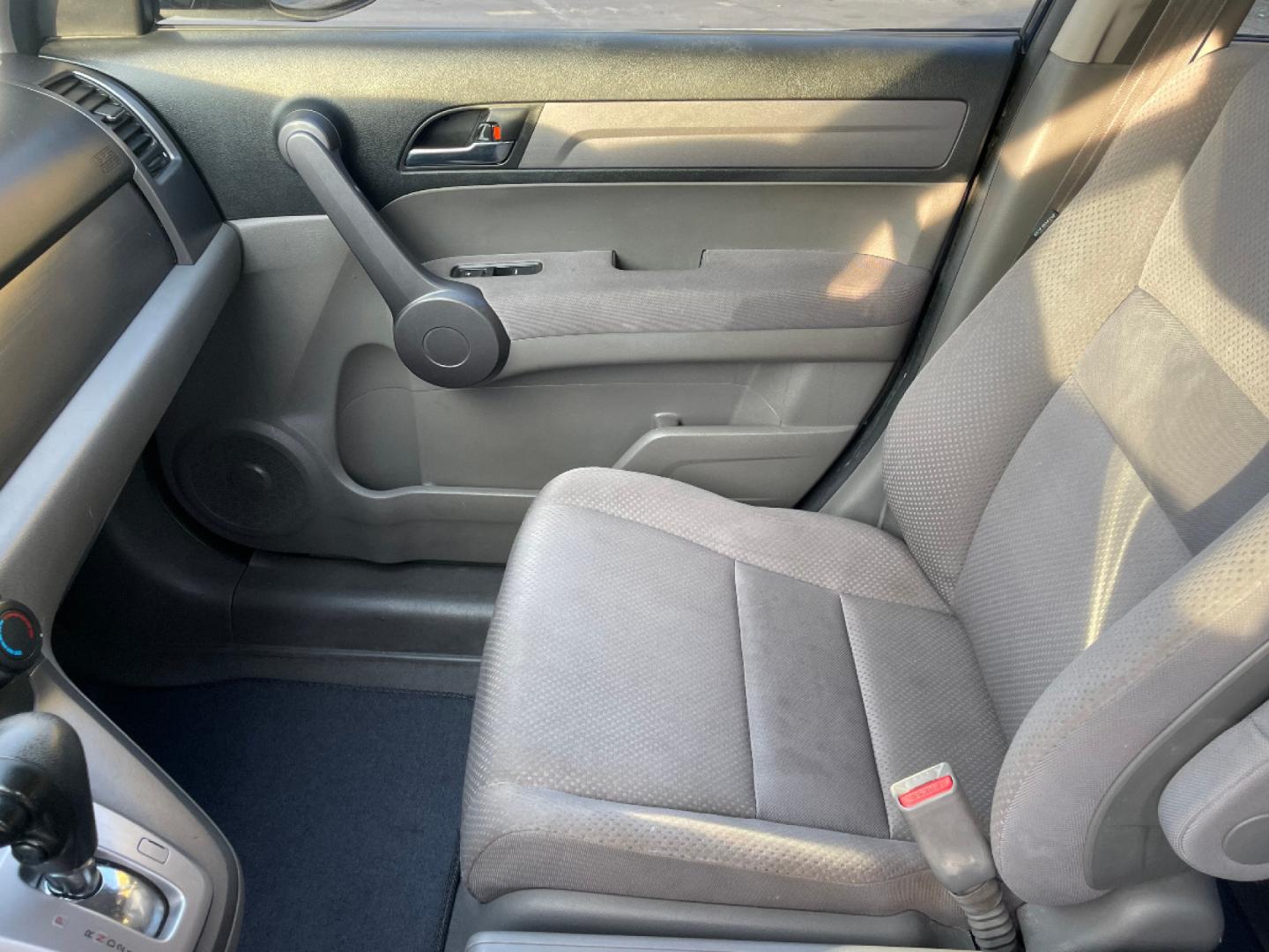 2009 Royal Blue Pearl Honda CR-V LX (JHLRE38329C) with an 2.4L 4 Cyl. engine, Automatic transmission, located at 801 South State Street, Salt Lake City, UT, 84111, (801) 328-0098, 40.751953, -111.888206 - Our service department is OPEN DAILY to help with any of your service needs. Please call for immediate appointment! Clean Title!! Extra clean!! Immaculate condition!! Free Carfax!! Must see!! Warranty available!! Free Carfax!!! Features: LX Model, ABS Brakes, Air Conditioning, AM/FM Stereo, - Photo#13