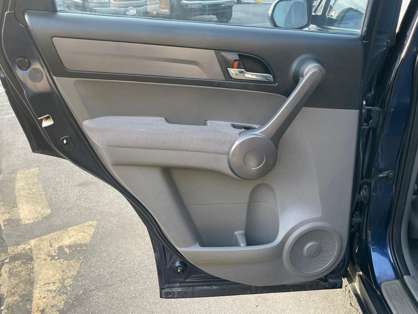 2009 Royal Blue Pearl Honda CR-V LX (JHLRE38329C) with an 2.4L 4 Cyl. engine, Automatic transmission, located at 801 South State Street, Salt Lake City, UT, 84111, (801) 328-0098, 40.751953, -111.888206 - Our service department is OPEN DAILY to help with any of your service needs. Please call for immediate appointment! Clean Title!! Extra clean!! Immaculate condition!! Free Carfax!! Must see!! Warranty available!! Free Carfax!!! Features: LX Model, ABS Brakes, Air Conditioning, AM/FM Stereo, - Photo#20