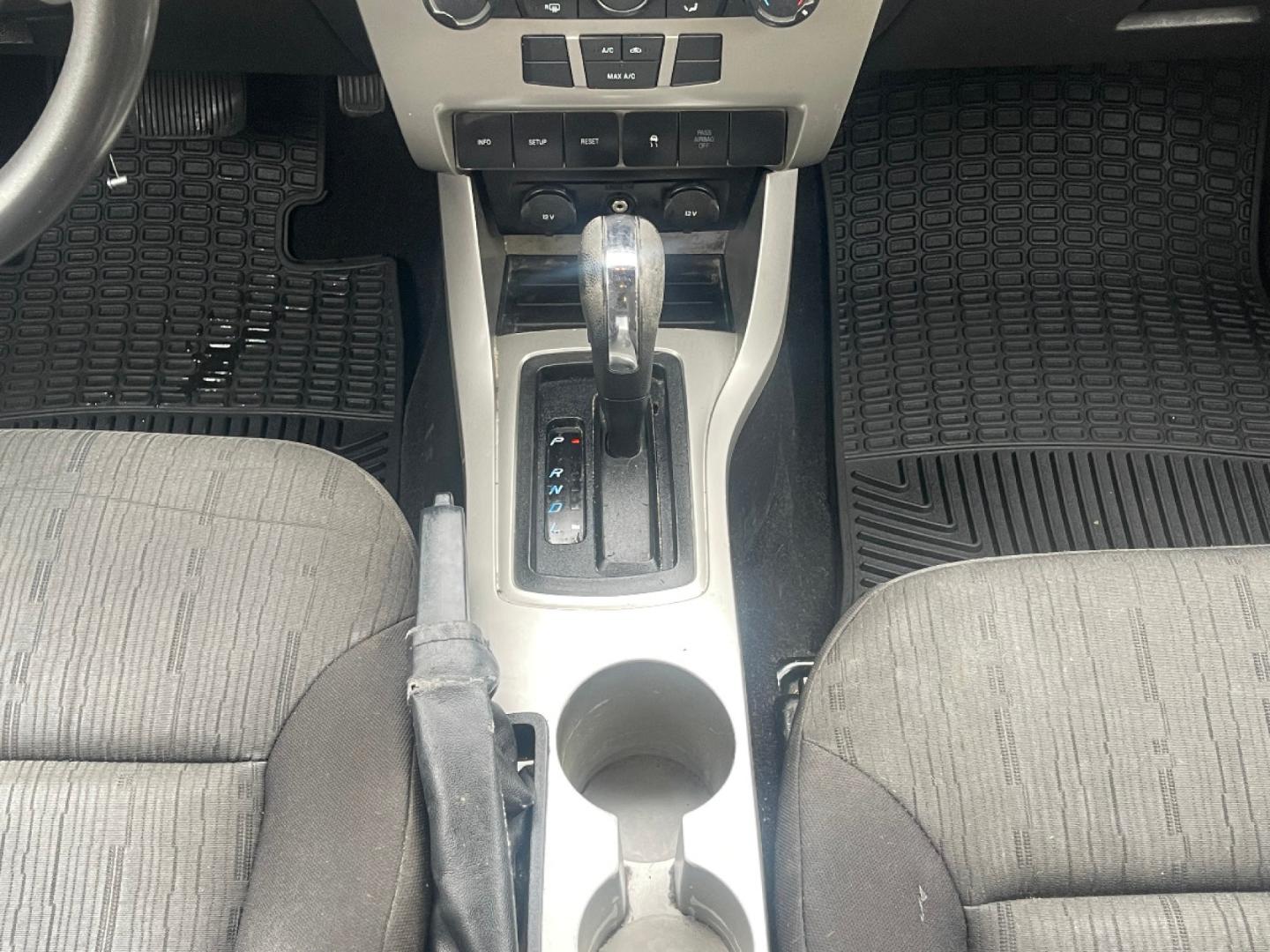 2010 Ingot Silver Metallic /Black Cloth Ford Focus SE (1FAHP3FN6AW) with an 2.0L 4 Cyl. engine, Automatic transmission, located at 801 South State Street, Salt Lake City, UT, 84111, (801) 328-0098, 40.751953, -111.888206 - Life is crazy. Now is the time to buy! All of our prices are just dollars above our cost. These prices will change as soon as life isn't so crazy. So please call or come in. We are here to save you a lot of money! Our service department is OPEN DAILY to help with any of your service needs. P - Photo#20