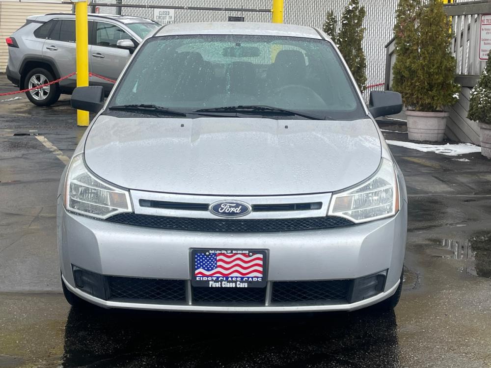 2010 Ingot Silver Metallic /Black Cloth Ford Focus SE (1FAHP3FN6AW) with an 2.0L 4 Cyl. engine, Automatic transmission, located at 801 South State Street, Salt Lake City, UT, 84111, (801) 328-0098, 40.751953, -111.888206 - Photo #3