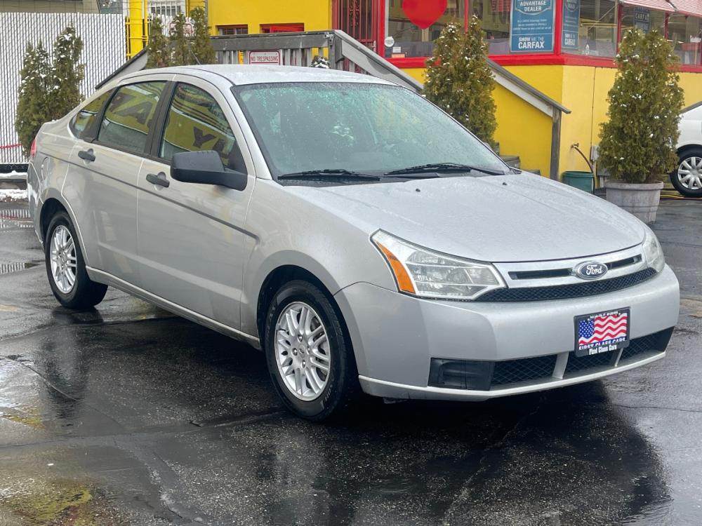 2010 Ingot Silver Metallic /Black Cloth Ford Focus SE (1FAHP3FN6AW) with an 2.0L 4 Cyl. engine, Automatic transmission, located at 801 South State Street, Salt Lake City, UT, 84111, (801) 328-0098, 40.751953, -111.888206 - Photo #4