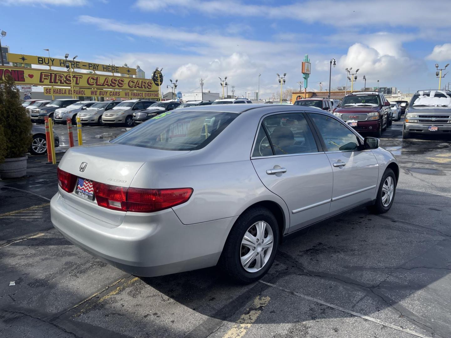 2005 Satin Silver Metallic /Gray Cloth Honda Accord LX (1HGCM56405A) with an 2.4L 4 Cyl. engine, Automatic transmission, located at 801 South State Street, Salt Lake City, UT, 84111, (801) 328-0098, 40.751953, -111.888206 - *MILEAGE DISCREPANCY ACCORDING TO CARFAX REPORT! TRUE MILES UNKNOWN!* Vehicle Features: LX Model, Automatic Transmission, ABS Brakes, Traction Control, Cruise Control, Air Conditioning, AM/FM Stereo, CD Player, Power Mirrors, Power Windows, Power Locks, Rear Defroster * All advertised prices are - Photo#5