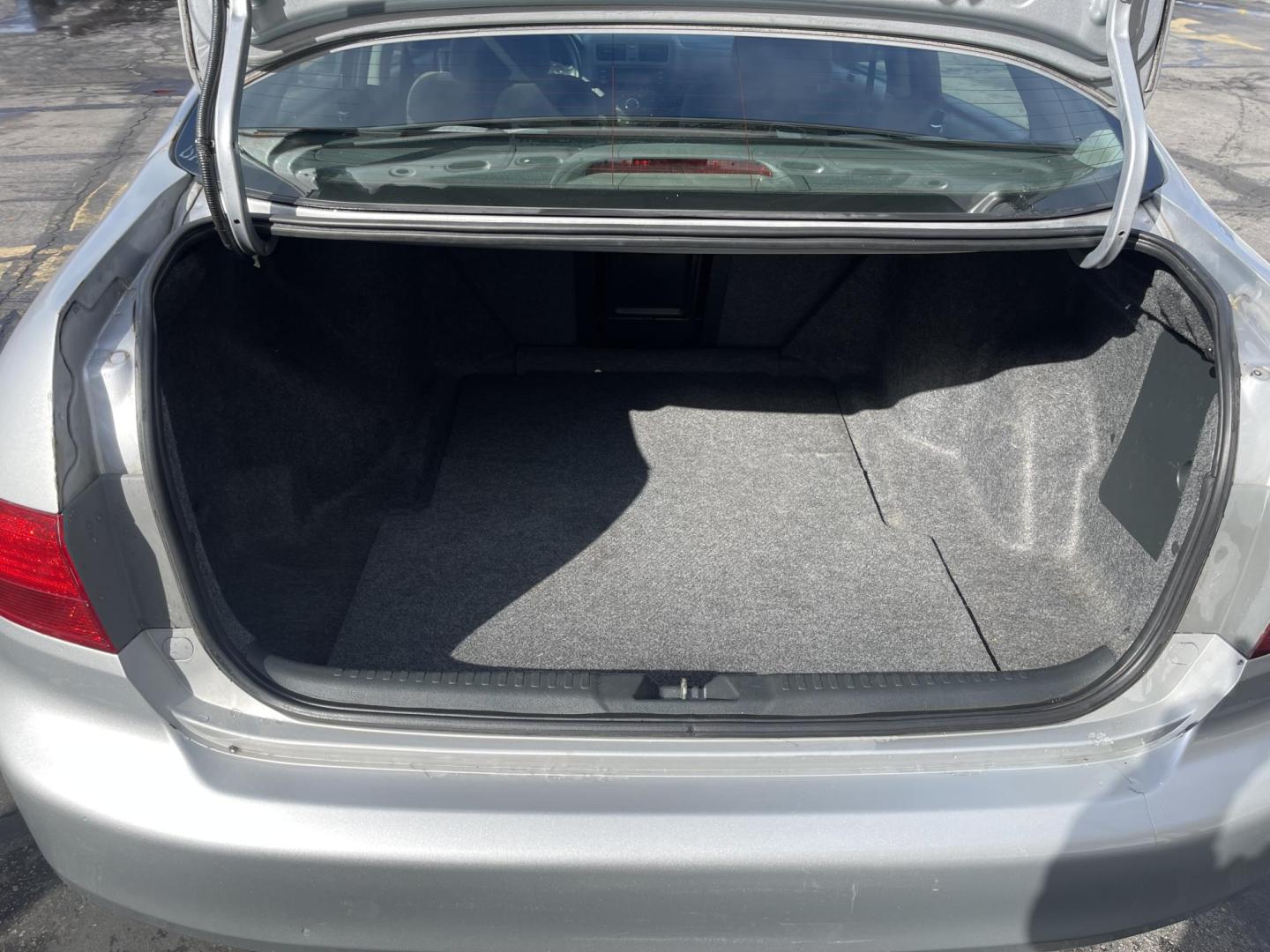 2005 Satin Silver Metallic /Gray Cloth Honda Accord LX (1HGCM56405A) with an 2.4L 4 Cyl. engine, Automatic transmission, located at 801 South State Street, Salt Lake City, UT, 84111, (801) 328-0098, 40.751953, -111.888206 - *MILEAGE DISCREPANCY ACCORDING TO CARFAX REPORT! TRUE MILES UNKNOWN!* Vehicle Features: LX Model, Automatic Transmission, ABS Brakes, Traction Control, Cruise Control, Air Conditioning, AM/FM Stereo, CD Player, Power Mirrors, Power Windows, Power Locks, Rear Defroster * All advertised prices are - Photo#18