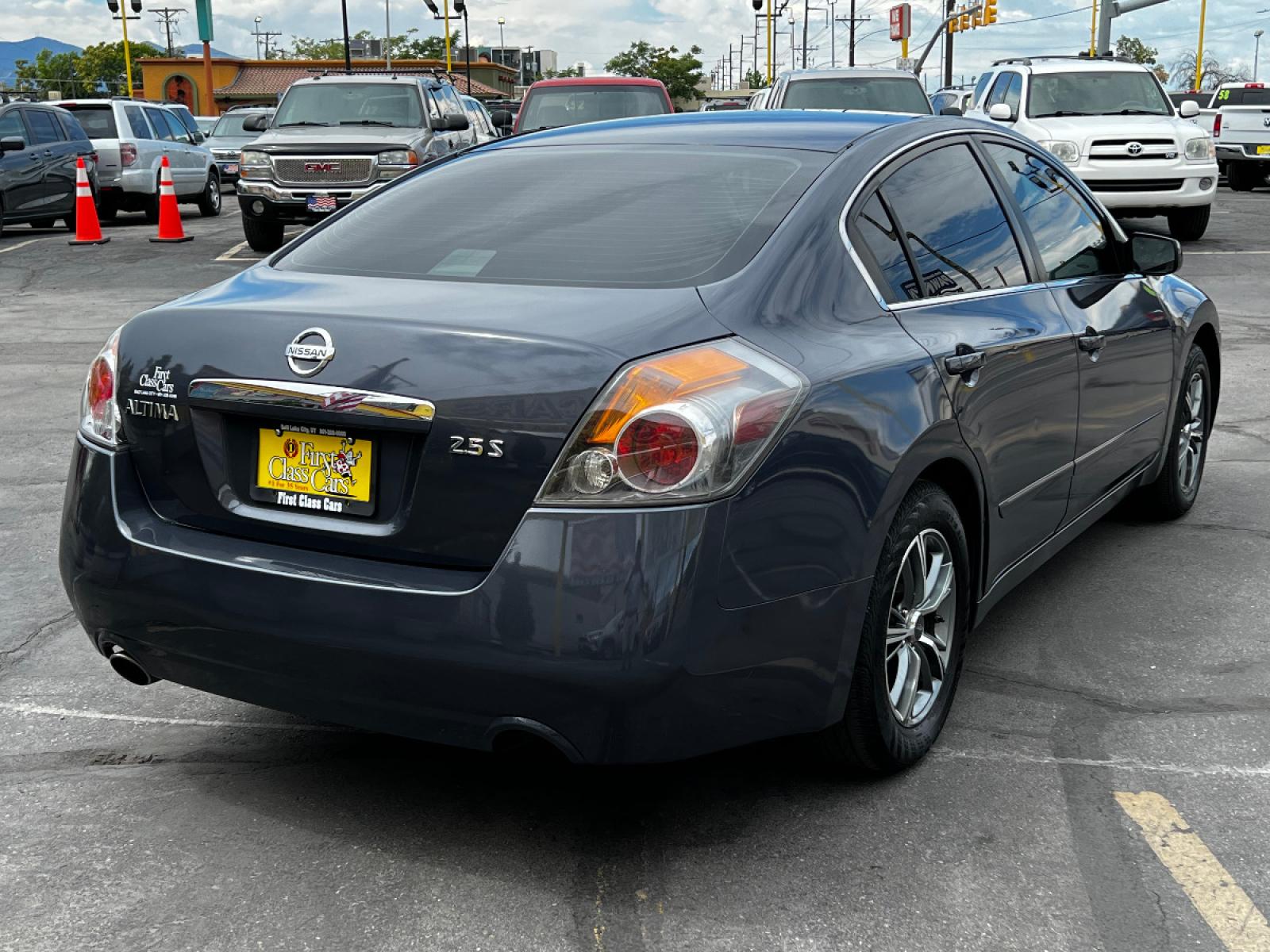 2009 Dark Slate Metallic /Gray Cloth Nissan Altima 2.5 S (1N4AL21E69N) with an 2.5L 4 Cyl. engine, Automatic transmission, located at 801 South State Street, Salt Lake City, UT, 84111, (801) 328-0098, 40.751953, -111.888206 - Life is crazy. Now is the time to buy! All of our prices are just dollars above our cost. These prices will change as soon as life isn't so crazy. So please call or come in. We are here to save you a lot of money! Our service department is OPEN DAILY to help with any of your service needs. P - Photo #6