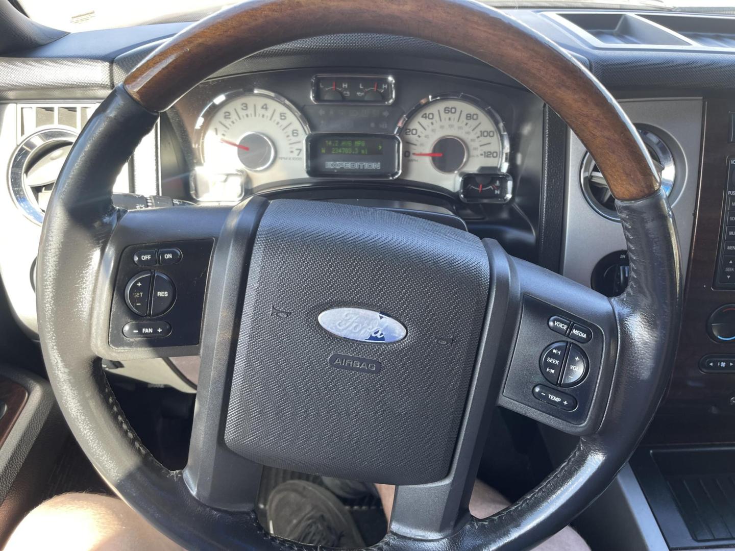 2007 Alloy Metallic /Black Leather Ford Expedition EL Limited 4WD (1FMFK20567L) with an 5.4L V8 engine, Automatic transmission, located at 801 South State Street, Salt Lake City, UT, 84111, (801) 328-0098, 40.751953, -111.888206 - Clean Title! Perfect all around SUV for winter with 4x4, 3rd row seating and DVD Entertainment system in the rear for the kids! A/C seats and heated seats! We put brand new tires on this and it has passed all inspections by our mechanic and fully approved for up to a 3 month to 2 year warranty that - Photo#18
