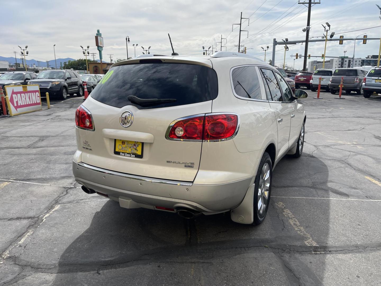 2011 White Diamond Pearl Buick Enclave CXL-2 AWD (5GAKVCEDXBJ) with an 3.6L V6 engine, Automatic transmission, located at 801 South State Street, Salt Lake City, UT, 84111, (801) 328-0098, 40.751953, -111.888206 - Clean title! Our service department is OPEN DAILY to help with any of your service needs. Please call for immediate appointment! Clean Title!! Extra clean!! Immaculate condition!! Free Carfax!! Must see!! Warranty available!! Free Carfax!!! Vehicle Features: Carfax Certified 2 Owners!, 20 - Photo#7