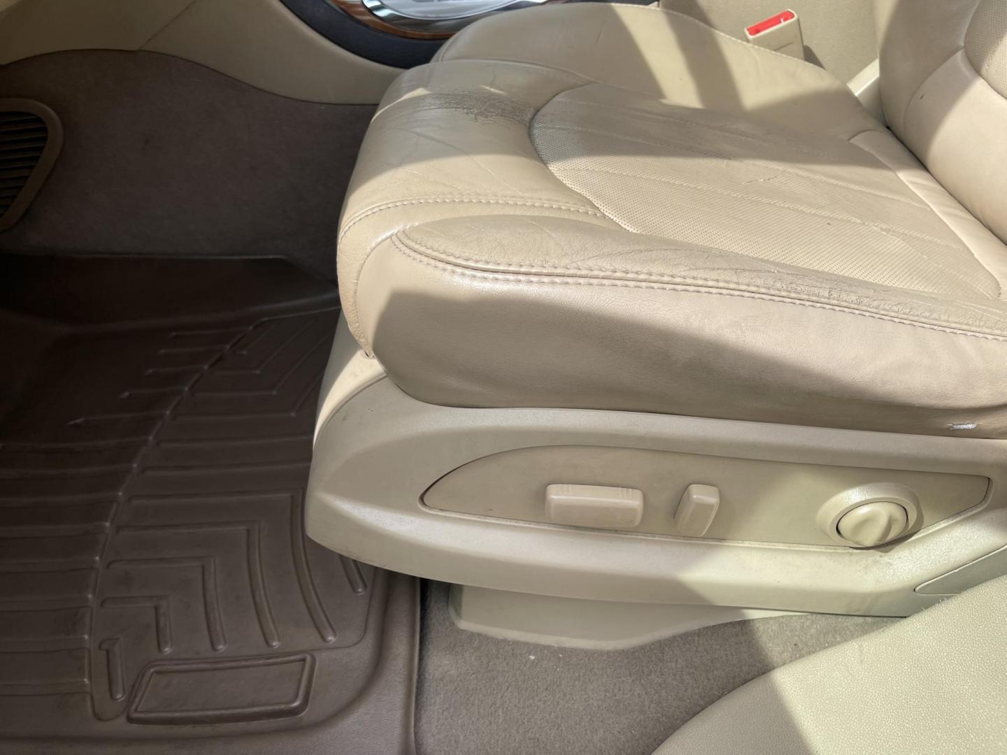 2011 White Diamond Pearl Buick Enclave CXL-2 AWD (5GAKVCEDXBJ) with an 3.6L V6 engine, Automatic transmission, located at 801 South State Street, Salt Lake City, UT, 84111, (801) 328-0098, 40.751953, -111.888206 - Clean title! Our service department is OPEN DAILY to help with any of your service needs. Please call for immediate appointment! Clean Title!! Extra clean!! Immaculate condition!! Free Carfax!! Must see!! Warranty available!! Free Carfax!!! Vehicle Features: Carfax Certified 2 Owners!, 20 - Photo#15