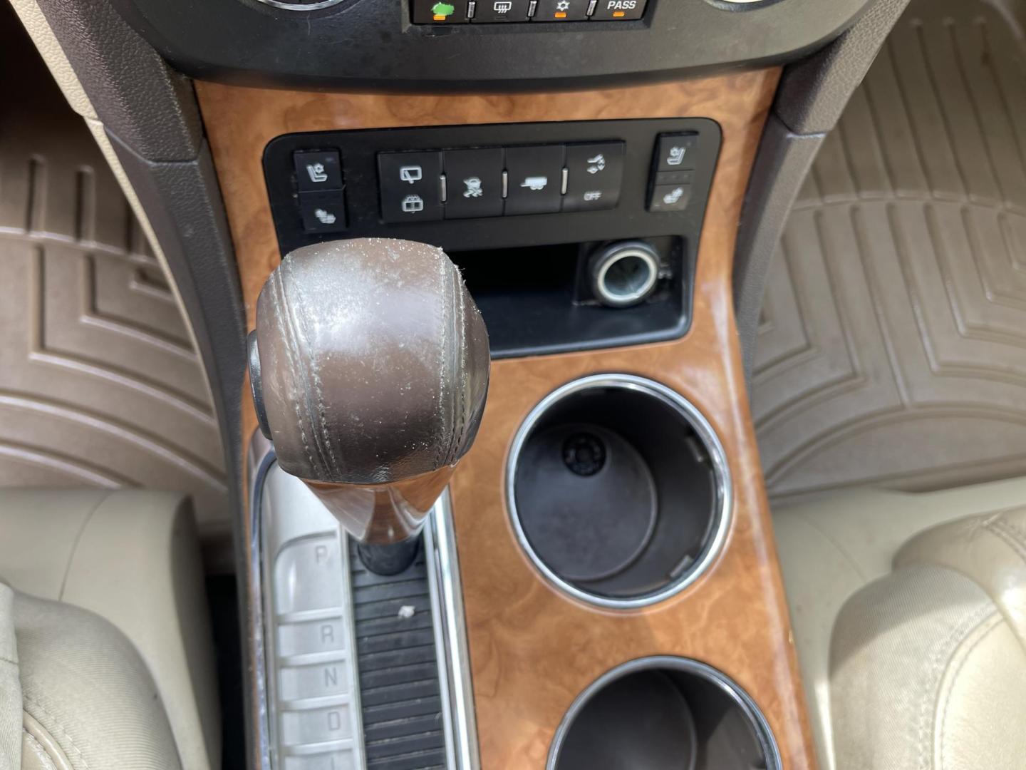 2011 White Diamond Pearl Buick Enclave CXL-2 AWD (5GAKVCEDXBJ) with an 3.6L V6 engine, Automatic transmission, located at 801 South State Street, Salt Lake City, UT, 84111, (801) 328-0098, 40.751953, -111.888206 - Clean title! Our service department is OPEN DAILY to help with any of your service needs. Please call for immediate appointment! Clean Title!! Extra clean!! Immaculate condition!! Free Carfax!! Must see!! Warranty available!! Free Carfax!!! Vehicle Features: Carfax Certified 2 Owners!, 20 - Photo#21