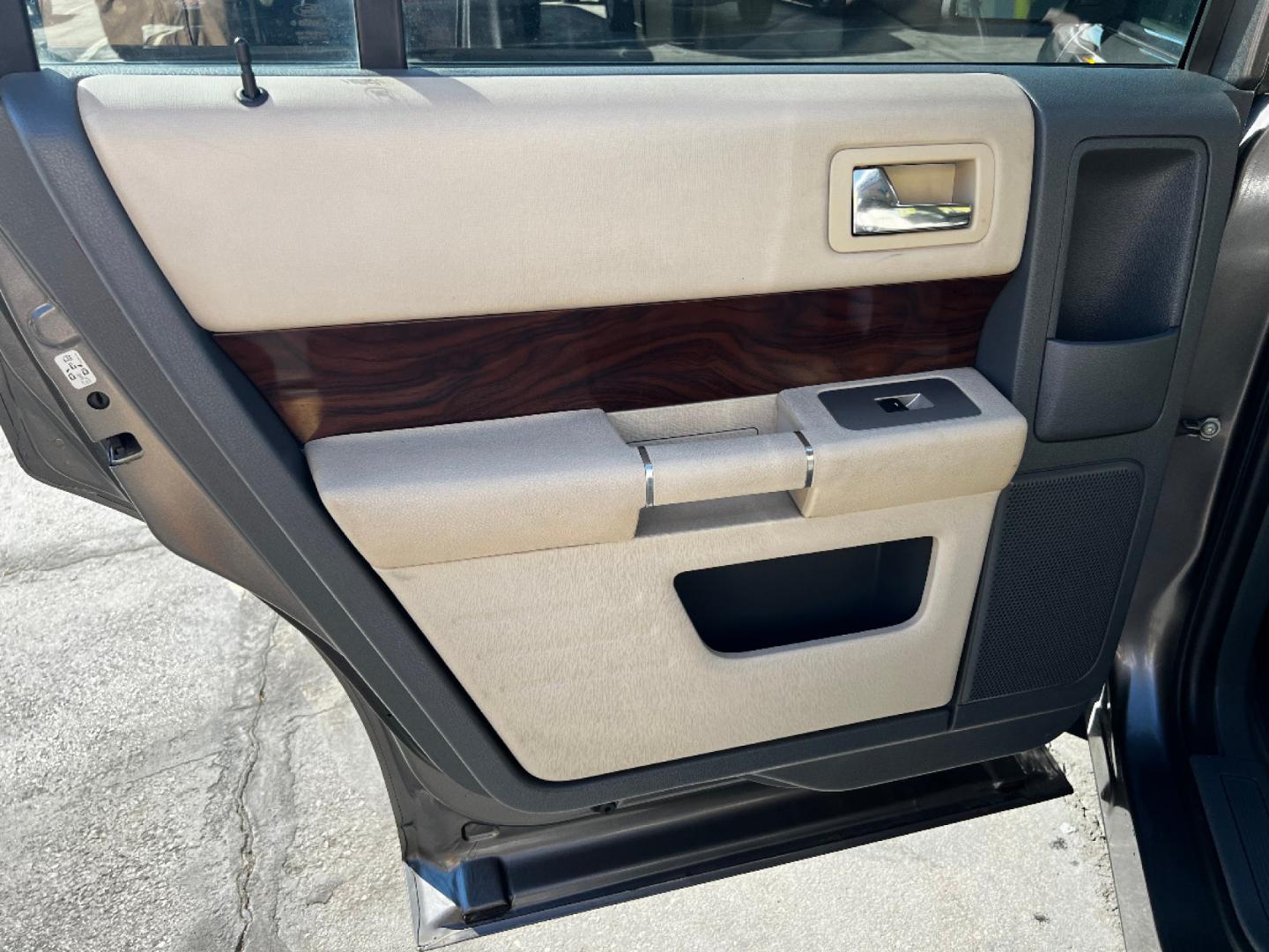 2009 Sterling Gray Metallic Ford Flex SEL (2FMDK52C49B) with an 3.5L V6 engine, Automatic transmission, located at 801 South State Street, Salt Lake City, UT, 84111, (801) 328-0098, 40.751953, -111.888206 - Super Clean nice car! 3rd row seating, leather fully loaded! Great family vehicle! Clean Title!! Extra clean!! Immaculate condition!! Free Carfax!! Must see!! Warranty available!! Free Carfax!!! Vehicle Features:ABS Brakes, Air Conditioning, Alloy Wheels, AM/FM Stereo, Automatic Transmission, A - Photo#25