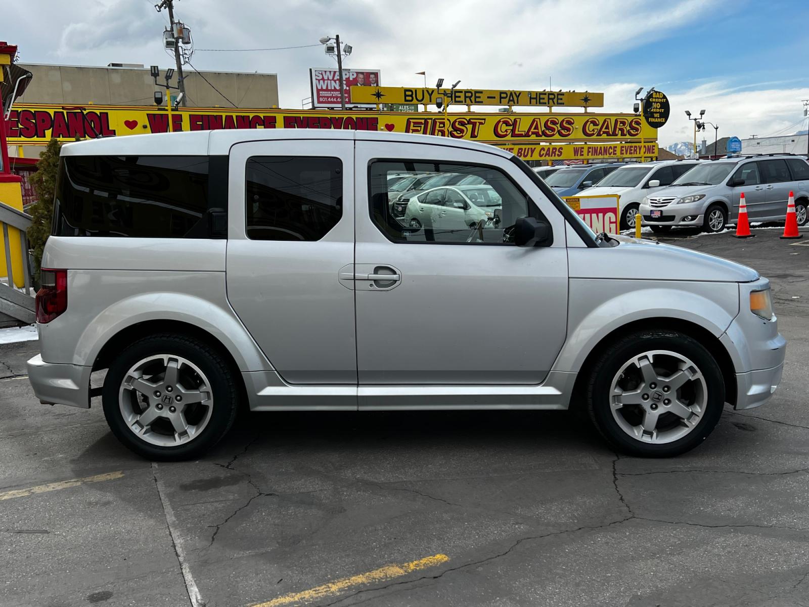 2007 Alabaster Silver Metallic /Gray Cloth Honda Element SC 2WD AT (5J6YH18977L) with an 2.4L 4 Cyl. engine, Automatic transmission, located at 801 South State Street, Salt Lake City, UT, 84111, (801) 328-0098, 40.751953, -111.888206 - Life is crazy. Now is the time to buy! All of our prices are just dollars above our cost. These prices will change as soon as life isn't so crazy. So please call or come in. We are here to save you a lot of money! Our service department is OPEN DAILY to help with any of your service needs. P - Photo #5