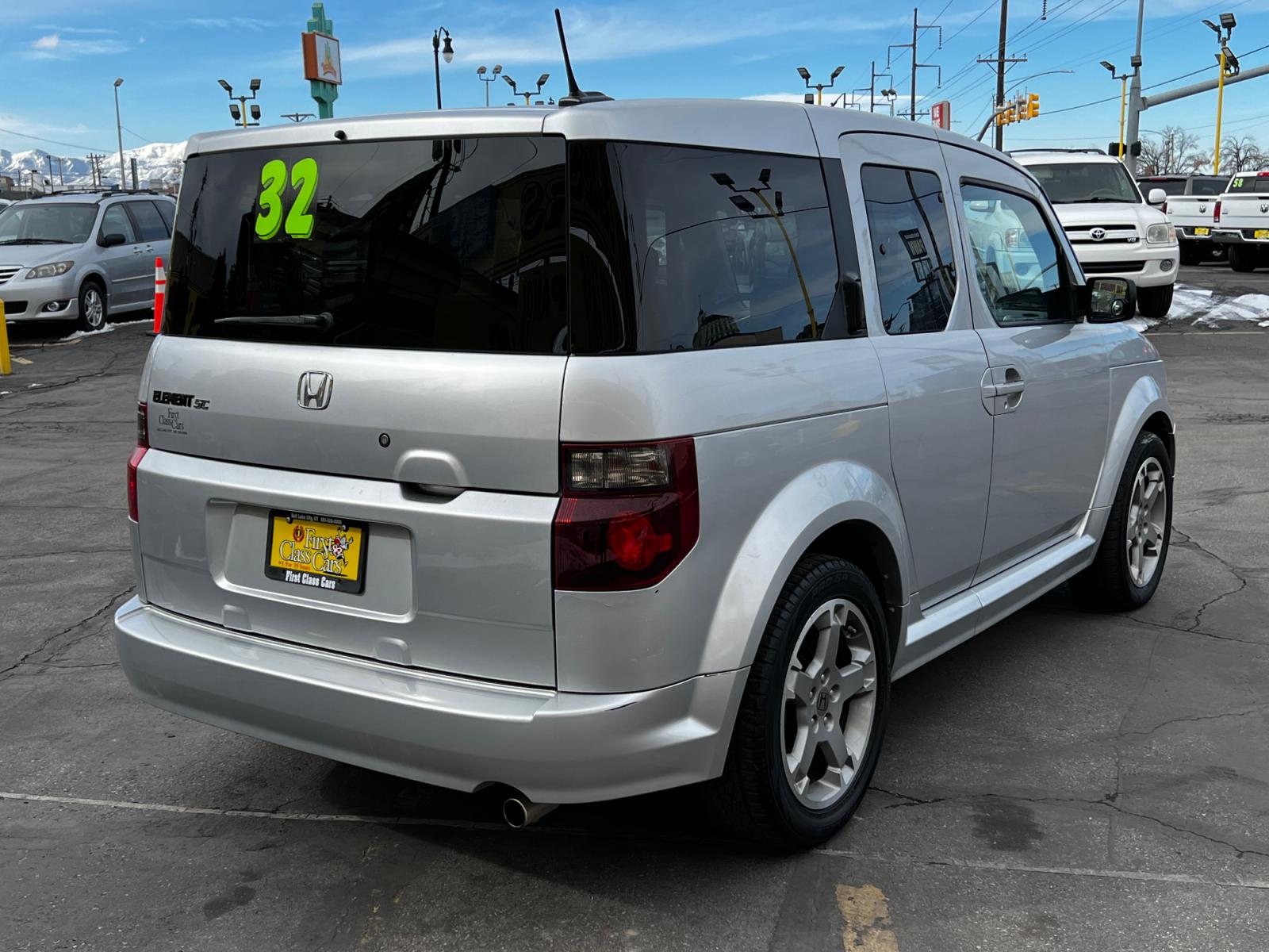 2007 Alabaster Silver Metallic /Gray Cloth Honda Element SC 2WD AT (5J6YH18977L) with an 2.4L 4 Cyl. engine, Automatic transmission, located at 801 South State Street, Salt Lake City, UT, 84111, (801) 328-0098, 40.751953, -111.888206 - Life is crazy. Now is the time to buy! All of our prices are just dollars above our cost. These prices will change as soon as life isn't so crazy. So please call or come in. We are here to save you a lot of money! Our service department is OPEN DAILY to help with any of your service needs. P - Photo #6