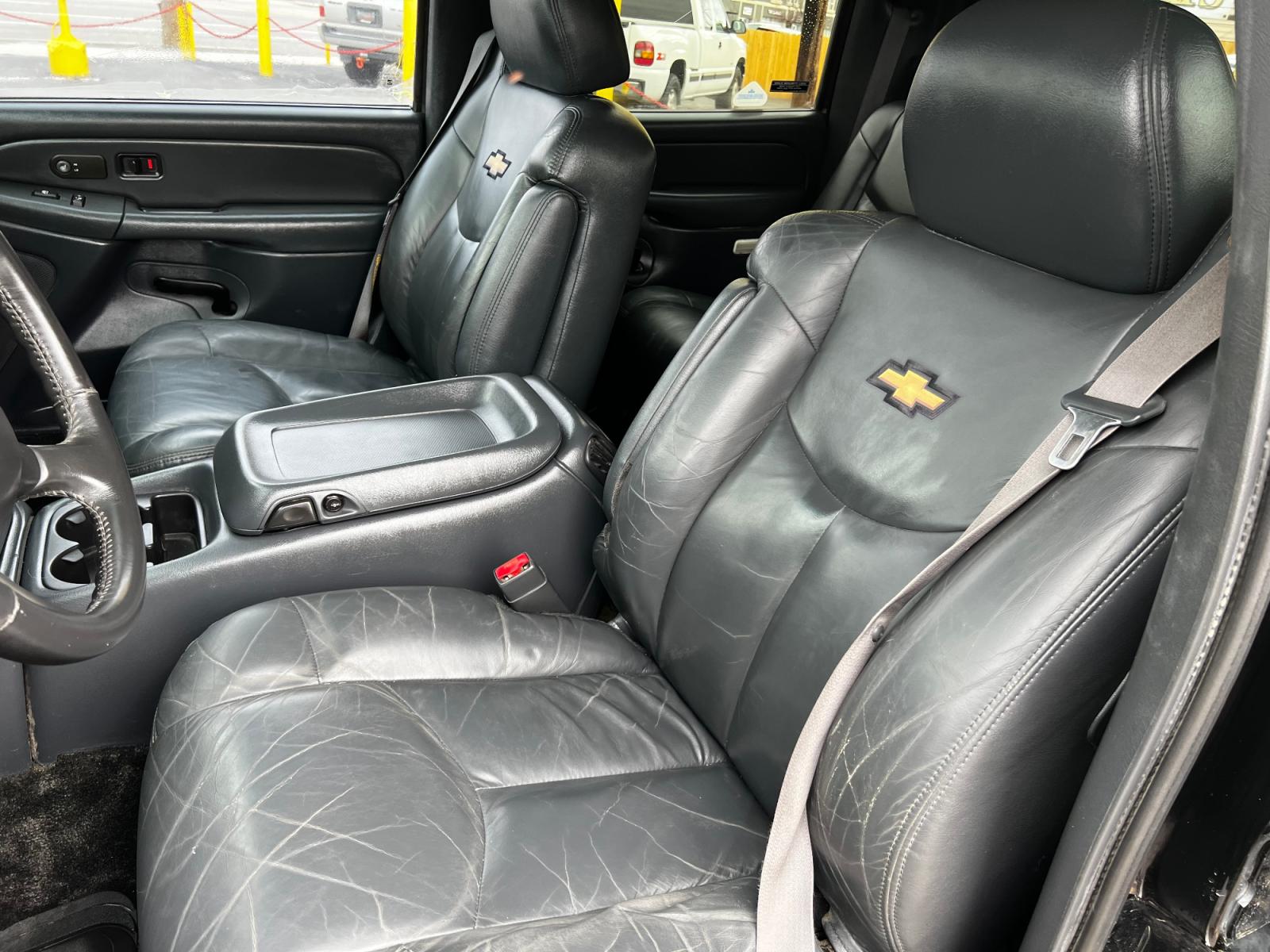 2002 Black /Black Leather Chevrolet Avalanche Z71 1500 4WD (3GNEK13T92G) with an 5.3L V8 engine, Automatic transmission, located at 801 South State Street, Salt Lake City, UT, 84111, (801) 328-0098, 40.751953, -111.888206 - Life is crazy. Now is the time to buy! All of our prices are just dollars above our cost. These prices will change as soon as life isn't so crazy. So please call or come in. We are here to save you a lot of money! Our service department is OPEN DAILY to help with any of your service needs. P - Photo #15