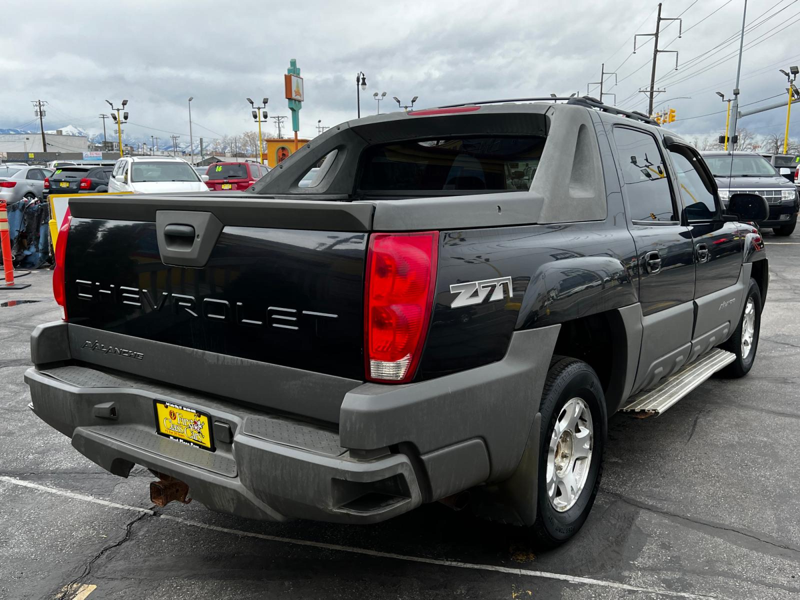 2002 Black /Black Leather Chevrolet Avalanche Z71 1500 4WD (3GNEK13T92G) with an 5.3L V8 engine, Automatic transmission, located at 801 South State Street, Salt Lake City, UT, 84111, (801) 328-0098, 40.751953, -111.888206 - Life is crazy. Now is the time to buy! All of our prices are just dollars above our cost. These prices will change as soon as life isn't so crazy. So please call or come in. We are here to save you a lot of money! Our service department is OPEN DAILY to help with any of your service needs. P - Photo #6