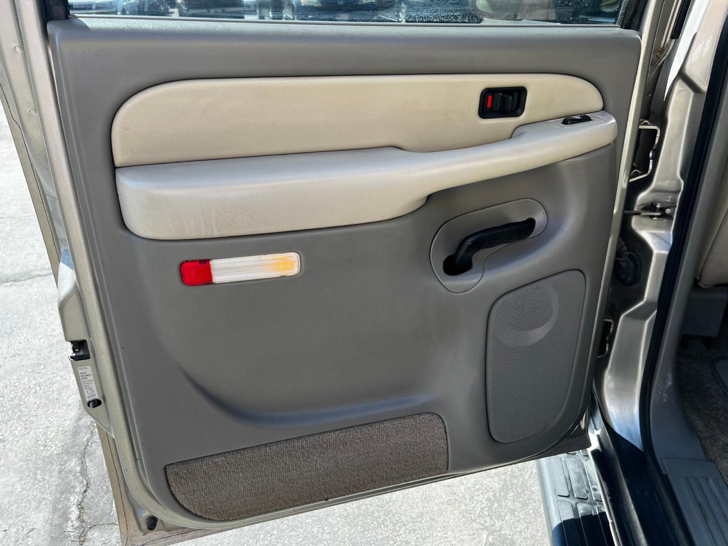 2001 Pewter Metallic /Tan Leather Chevrolet Suburban LT C1500 2WD (3GNEC16T41G) with an 5.3L V8 engine, Automatic transmission, located at 801 South State Street, Salt Lake City, UT, 84111, (801) 328-0098, 40.751953, -111.888206 - Life is crazy. Now is the time to buy! All of our prices are just dollars above our cost. These prices will change as soon as life isn't so crazy. So please call or come in. We are here to save you a lot of money! Our service department is OPEN DAILY to help with any of your service needs. P - Photo#23