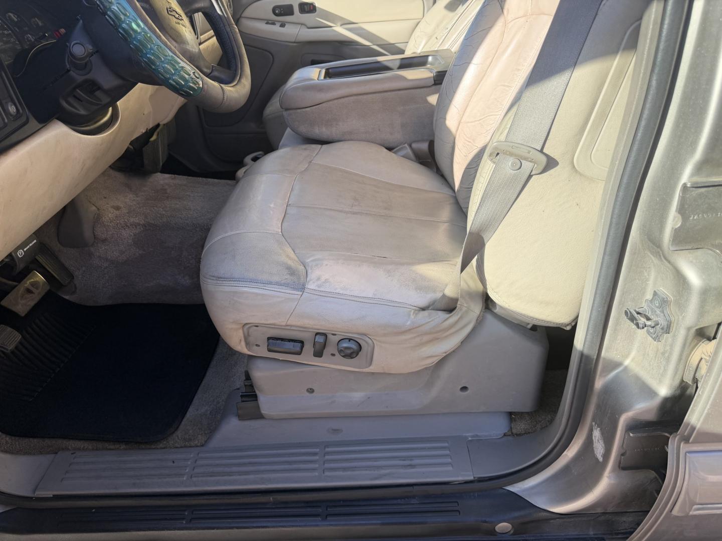 2001 Pewter Metallic /Tan Leather Chevrolet Suburban LT C1500 2WD (3GNEC16T41G) with an 5.3L V8 engine, Automatic transmission, located at 801 South State Street, Salt Lake City, UT, 84111, (801) 328-0098, 40.751953, -111.888206 - Life is crazy. Now is the time to buy! All of our prices are just dollars above our cost. These prices will change as soon as life isn't so crazy. So please call or come in. We are here to save you a lot of money! Our service department is OPEN DAILY to help with any of your service needs. P- Photo#15
