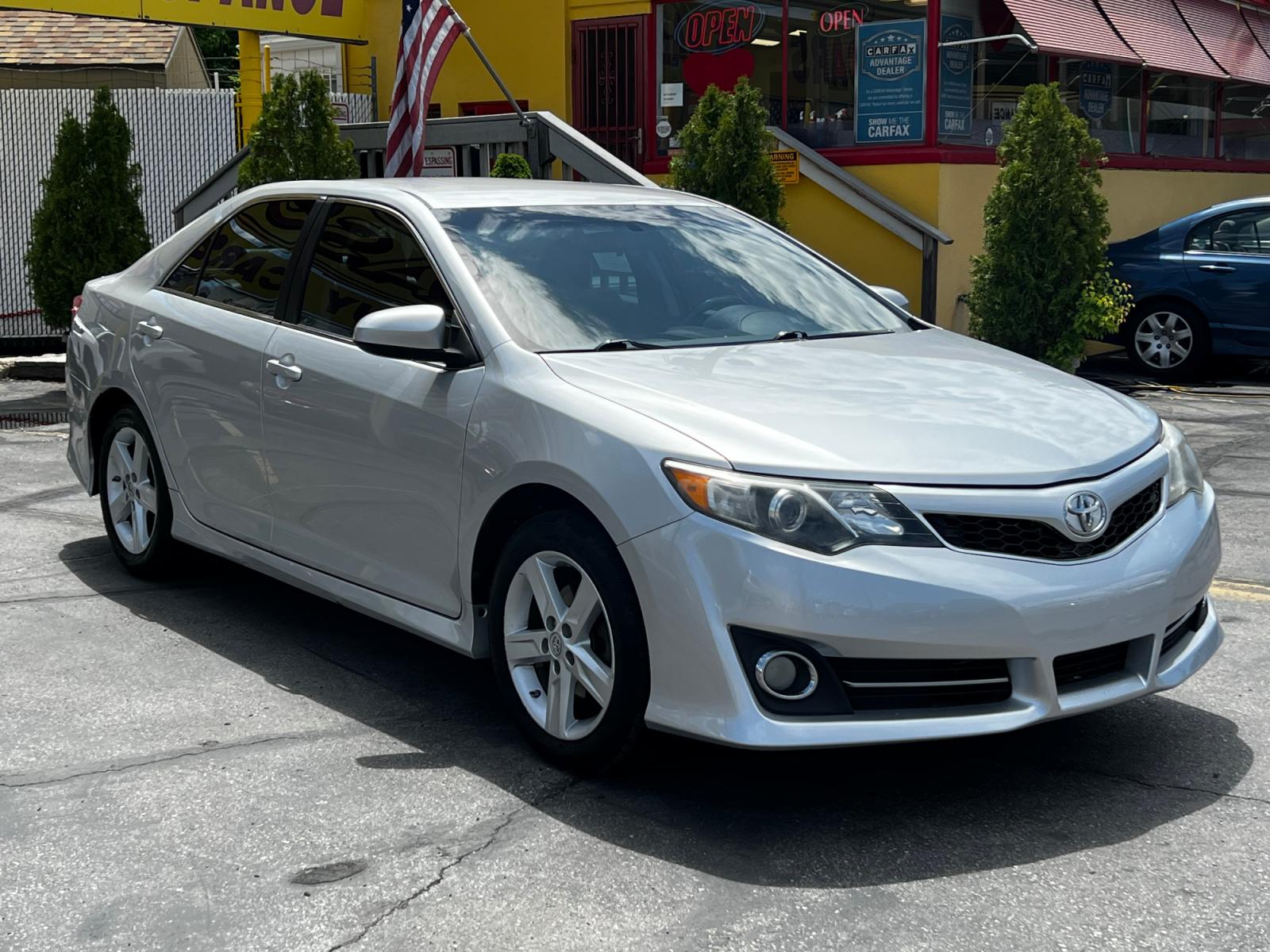 2014 Silver Streak Mica /Black Toyota Camry SE (4T1BF1FK9EU) with an 2.5L 4 Cyl. engine, Automatic transmission, located at 801 South State Street, Salt Lake City, UT, 84111, (801) 328-0098, 40.751953, -111.888206 - Life is crazy. Now is the time to buy! All of our prices are just dollars above our cost. These prices will change as soon as life isn't so crazy. So please call or come in. We are here to save you a lot of money! Our service department is OPEN DAILY to help with any of your service needs. P - Photo #4