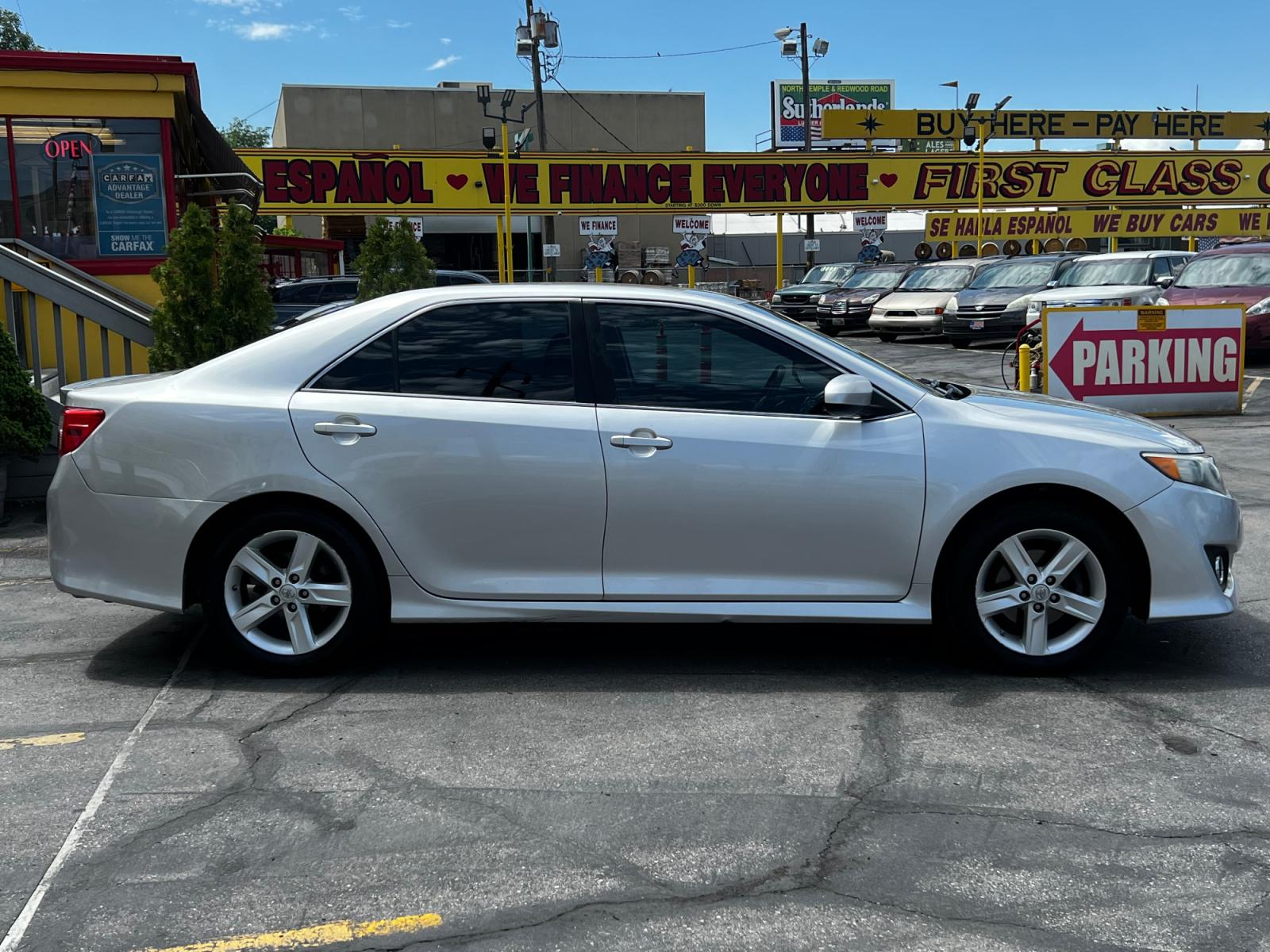 2014 Silver Streak Mica /Black Toyota Camry SE (4T1BF1FK9EU) with an 2.5L 4 Cyl. engine, Automatic transmission, located at 801 South State Street, Salt Lake City, UT, 84111, (801) 328-0098, 40.751953, -111.888206 - Life is crazy. Now is the time to buy! All of our prices are just dollars above our cost. These prices will change as soon as life isn't so crazy. So please call or come in. We are here to save you a lot of money! Our service department is OPEN DAILY to help with any of your service needs. P - Photo #5