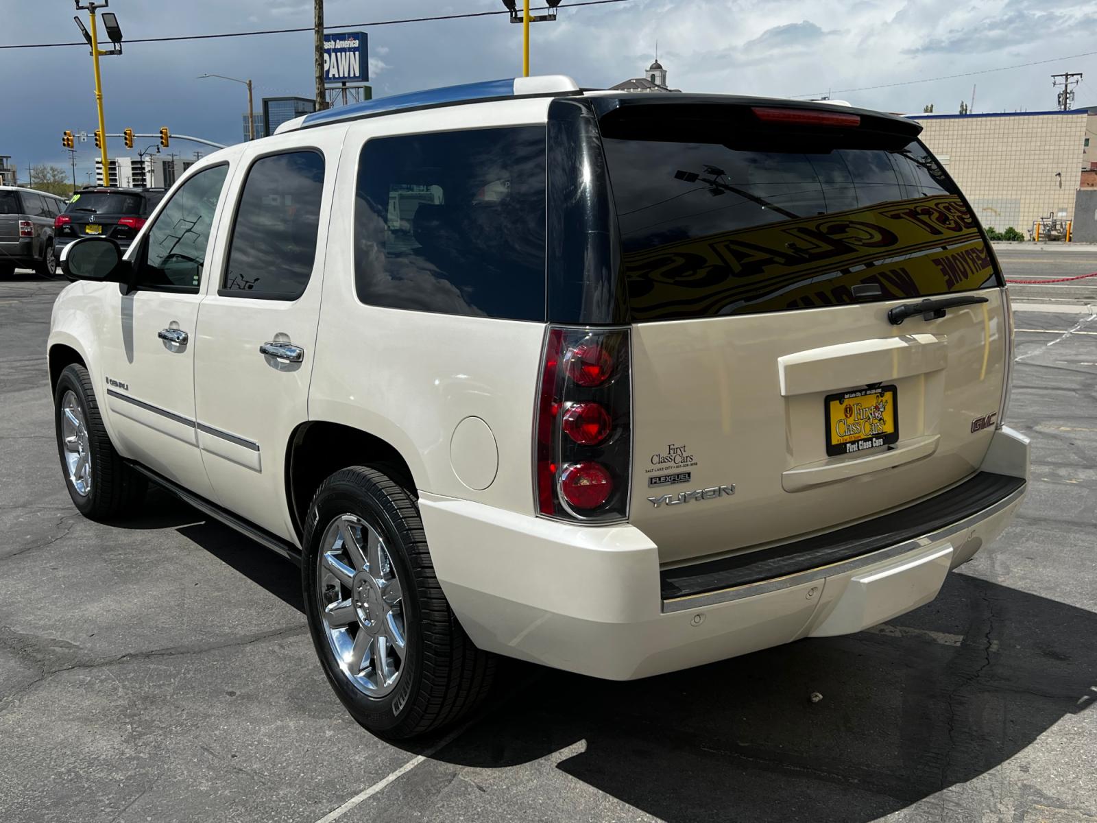 2009 White /Black Leather GMC Yukon Denali Denali 4WD (1GKFK03239R) with an 6.2L V8 engine, Automatic transmission, located at 801 South State Street, Salt Lake City, UT, 84111, (801) 328-0098, 40.751953, -111.888206 - Life is crazy. Now is the time to buy! All of our prices are just dollars above our cost. These prices will change as soon as life isn't so crazy. So please call or come in. We are here to save you a lot of money! Our service department is OPEN DAILY to help with any of your service needs. P - Photo #8