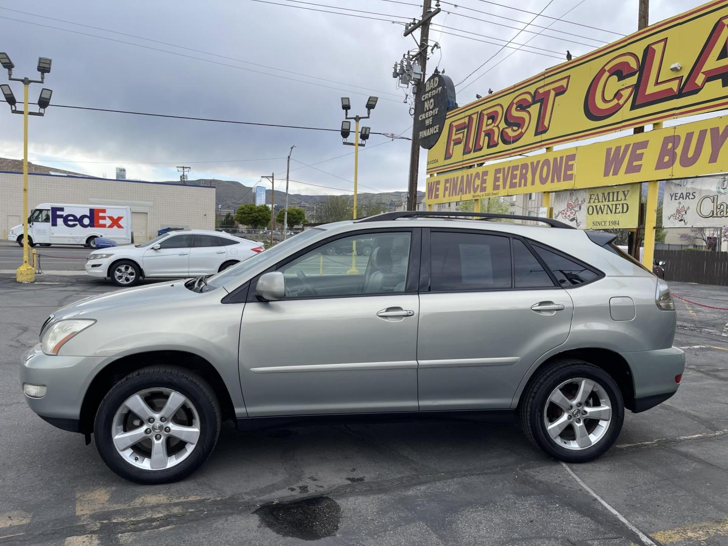 2004 Bamboo Pearl /Tan Leather Lexus RX 330 4WD (JTJHA31U140) with an 3.3L V6 engine, Automatic transmission, located at 801 South State Street, Salt Lake City, UT, 84111, (801) 328-0098, 40.751953, -111.888206 - Clean Title!! Extra clean!! Immaculate condition!! Free Carfax!! Must see!! Warranty available!! Free Carfax!!! Vehicle Features:4WD/AWD, ABS Brakes, AM/FM Stereo, Air Conditioning, Alloy Wheels, Automatic Transmission, CD Audio, Cassette Player, Cruise Control, Front Seat Heaters, Leather Seat - Photo#8