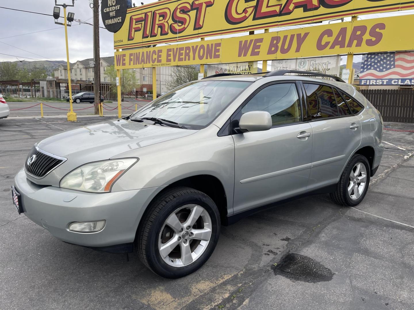 2004 Bamboo Pearl /Tan Leather Lexus RX 330 4WD (JTJHA31U140) with an 3.3L V6 engine, Automatic transmission, located at 801 South State Street, Salt Lake City, UT, 84111, (801) 328-0098, 40.751953, -111.888206 - Clean Title!! Extra clean!! Immaculate condition!! Free Carfax!! Must see!! Warranty available!! Free Carfax!!! Vehicle Features:4WD/AWD, ABS Brakes, AM/FM Stereo, Air Conditioning, Alloy Wheels, Automatic Transmission, CD Audio, Cassette Player, Cruise Control, Front Seat Heaters, Leather Seat - Photo#9