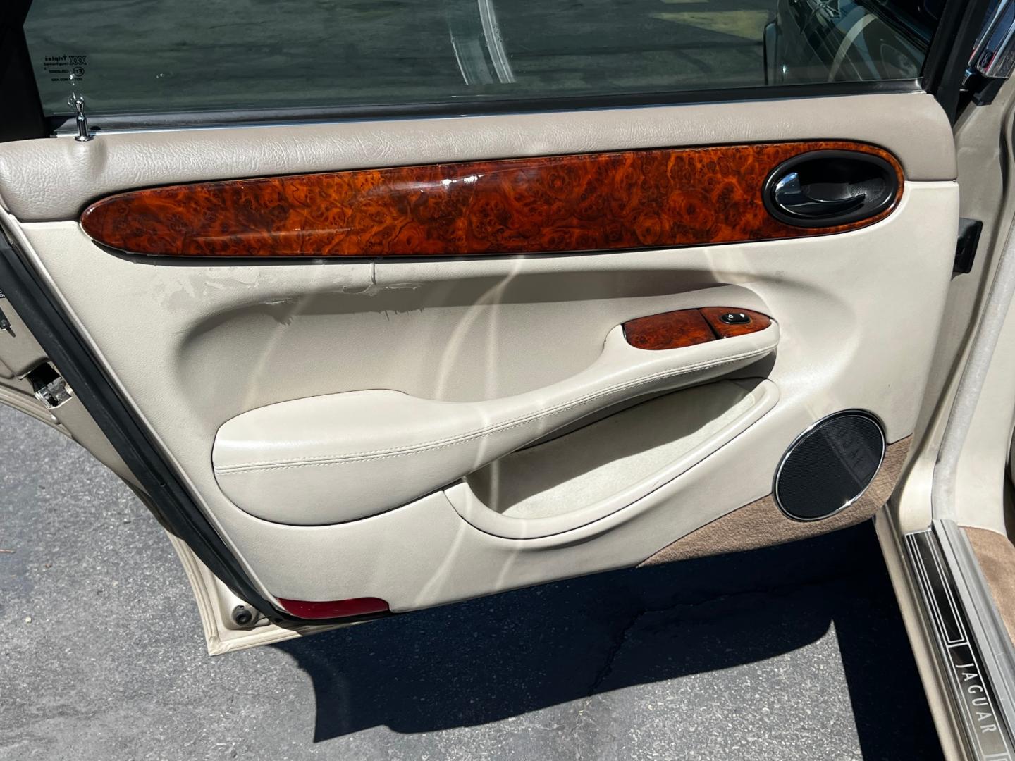 1999 Topaz Metallic /Tan Leather Jaguar XJ Sedan XJ8 L (SAJHX6047XC) with an 4.0L V8 engine, Automatic transmission, located at 801 South State Street, Salt Lake City, UT, 84111, (801) 328-0098, 40.751953, -111.888206 - Life is crazy. Now is the time to buy! All of our prices are just dollars above our cost. These prices will change as soon as life isn't so crazy. So please call or come in. We are here to save you a lot of money! Our service department is OPEN DAILY to help with any of your service needs. Please ca - Photo#21