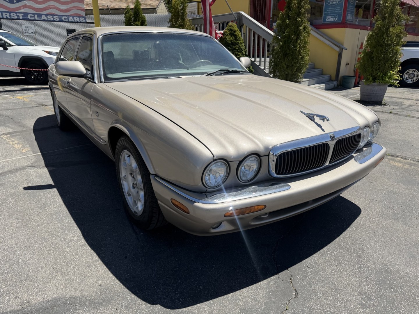 1999 Topaz Metallic /Tan Leather Jaguar XJ Sedan XJ8 L (SAJHX6047XC) with an 4.0L V8 engine, Automatic transmission, located at 801 South State Street, Salt Lake City, UT, 84111, (801) 328-0098, 40.751953, -111.888206 - Life is crazy. Now is the time to buy! All of our prices are just dollars above our cost. These prices will change as soon as life isn't so crazy. So please call or come in. We are here to save you a lot of money! Our service department is OPEN DAILY to help with any of your service needs. Please ca - Photo#5