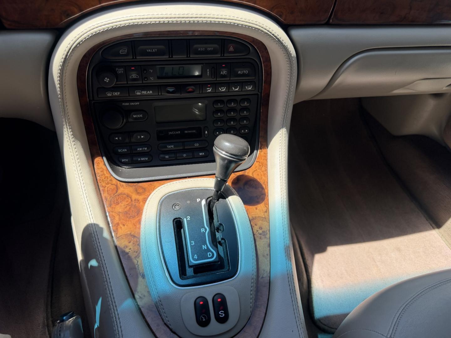 1999 Topaz Metallic /Tan Leather Jaguar XJ Sedan XJ8 L (SAJHX6047XC) with an 4.0L V8 engine, Automatic transmission, located at 801 South State Street, Salt Lake City, UT, 84111, (801) 328-0098, 40.751953, -111.888206 - Life is crazy. Now is the time to buy! All of our prices are just dollars above our cost. These prices will change as soon as life isn't so crazy. So please call or come in. We are here to save you a lot of money! Our service department is OPEN DAILY to help with any of your service needs. Please ca - Photo#17