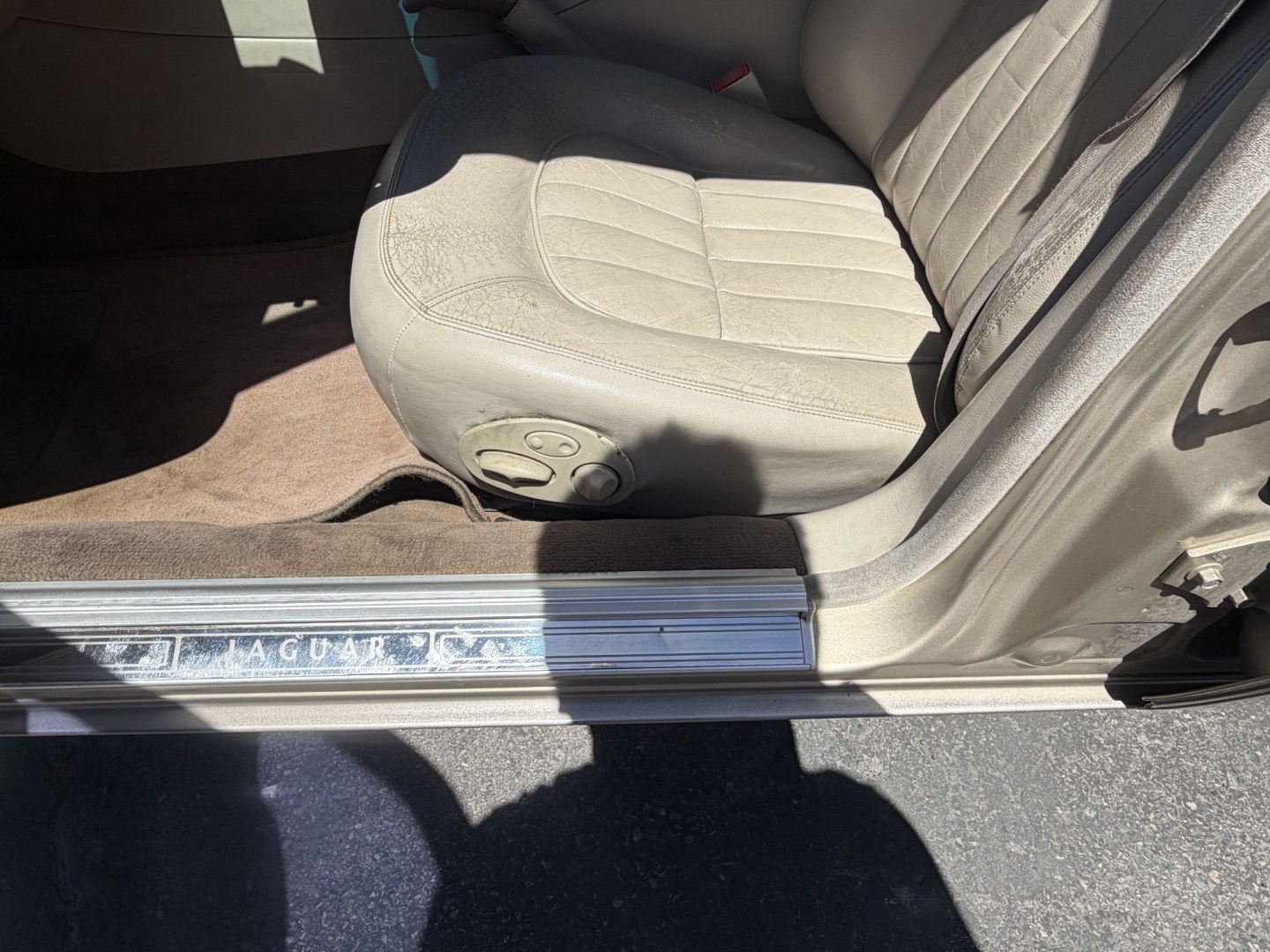 1999 Topaz Metallic /Tan Leather Jaguar XJ Sedan XJ8 L (SAJHX6047XC) with an 4.0L V8 engine, Automatic transmission, located at 801 South State Street, Salt Lake City, UT, 84111, (801) 328-0098, 40.751953, -111.888206 - Life is crazy. Now is the time to buy! All of our prices are just dollars above our cost. These prices will change as soon as life isn't so crazy. So please call or come in. We are here to save you a lot of money! Our service department is OPEN DAILY to help with any of your service needs. Please ca - Photo#3