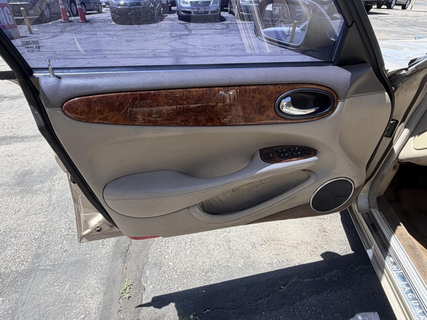 1999 Topaz Metallic /Tan Leather Jaguar XJ Sedan XJ8 L (SAJHX6047XC) with an 4.0L V8 engine, Automatic transmission, located at 801 South State Street, Salt Lake City, UT, 84111, (801) 328-0098, 40.751953, -111.888206 - Life is crazy. Now is the time to buy! All of our prices are just dollars above our cost. These prices will change as soon as life isn't so crazy. So please call or come in. We are here to save you a lot of money! Our service department is OPEN DAILY to help with any of your service needs. Please ca - Photo#19