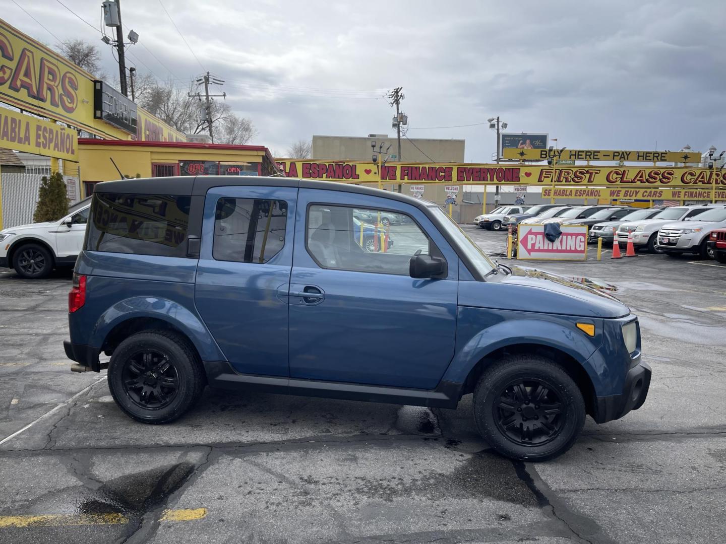 2008 Fiji Blue Pearl /Gray Cloth Honda Element EX 4WD AT (5J6YH28788L) with an 2.4L 4 Cyl. engine, Automatic transmission, located at 801 South State Street, Salt Lake City, UT, 84111, (801) 328-0098, 40.751953, -111.888206 - Clean hard to find AWD Honda Element Clean title! Tires are in good condition, great gas mileage commuter car. Vehicle Features:Awd, automatic, 2.4 liter 4 cylinder, power windows, power locks, fold away seats, plastic flooring, AM/FM/CD, rear moon roof, keyless entry, alloy wheels, cloth seats - Photo#5