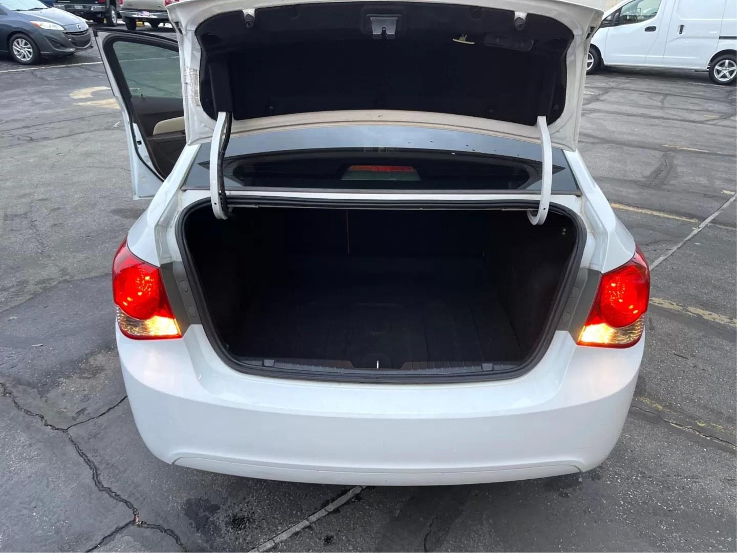 2013 Artic White /TAN Chevrolet Cruze LT (1G1PE5SB6D7) with an 1.4L 4 CYLINDER engine, AUTOMATIC transmission, located at 801 South State Street, Salt Lake City, UT, 84111, (801) 328-0098, 40.751953, -111.888206 - Experience true performance & comfort with this 2013 used Chevrolet Cruze. Outstanding fuel efficiency, seamless connectivity, and sophisticated style - all at an affordable price. Spend less, drive more, and live life to the fullest! Features:ABS Brakes, AM/FM Stereo, Air Conditioning, Alloy Wheel - Photo#19