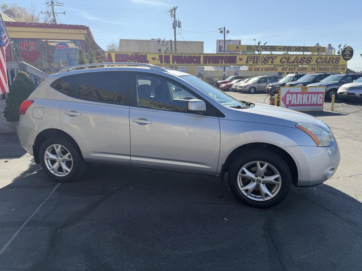 2009 Liquid Silver Metallic /Black Nissan Rogue SL (JN8AS58V29W) with an 2.5L I4 engine, AUTOMATIC transmission, located at 801 South State Street, Salt Lake City, UT, 84111, (801) 328-0098, 40.751953, -111.888206 - Clean title! In great condition! Perfect family suv for winter time! Great in the snow 4x4. Features: 4WD/AWD, ABS Brakes, AM/FM Stereo, Air Conditioning, Alloy Wheels, Automatic Transmission, Auxiliary Audio Input, Bluetooth Technology, CD Audio, Cloth Seats, Cruise Control, Overhead Airbags, Powe - Photo#4