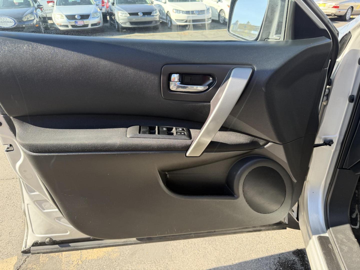 2009 Liquid Silver Metallic /Black Nissan Rogue SL (JN8AS58V29W) with an 2.5L I4 engine, AUTOMATIC transmission, located at 801 South State Street, Salt Lake City, UT, 84111, (801) 328-0098, 40.751953, -111.888206 - Clean title! In great condition! Perfect family suv for winter time! Great in the snow 4x4. Features: 4WD/AWD, ABS Brakes, AM/FM Stereo, Air Conditioning, Alloy Wheels, Automatic Transmission, Auxiliary Audio Input, Bluetooth Technology, CD Audio, Cloth Seats, Cruise Control, Overhead Airbags, Powe - Photo#12