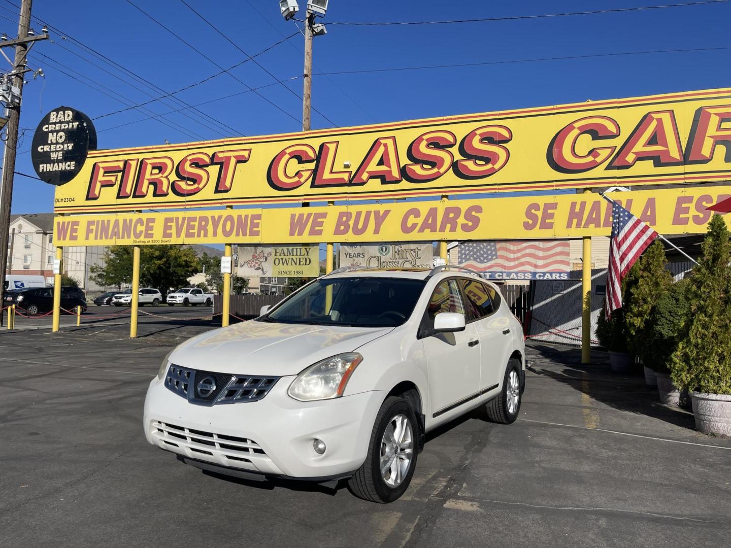 2013 Artic White /Black Nissan Rogue SV (JN8AS5MV6DW) with an 2.5L I4 engine, Automatic transmission, located at 801 South State Street, Salt Lake City, UT, 84111, (801) 328-0098, 40.751953, -111.888206 - Clean title! AWD great all around winter SUV! Must see it is in clean condition, has lots of extras. Approved for up to a 5 year warranty that can be added on to the vehicle! Features: 4WD/AWD, Navigation System, Alloy Wheels, Rear View Camera, BOSE Sound System, Satellite Radio Ready, Bluetooth T - Photo#1