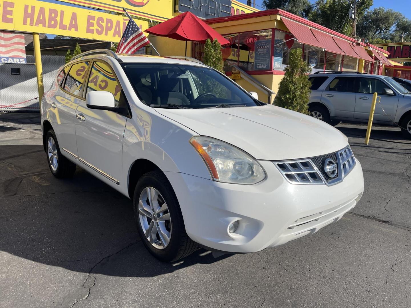 2013 Artic White /Black Nissan Rogue SV (JN8AS5MV6DW) with an 2.5L I4 engine, Automatic transmission, located at 801 South State Street, Salt Lake City, UT, 84111, (801) 328-0098, 40.751953, -111.888206 - Clean title! AWD great all around winter SUV! Must see it is in clean condition, has lots of extras. Approved for up to a 5 year warranty that can be added on to the vehicle! Features: 4WD/AWD, Navigation System, Alloy Wheels, Rear View Camera, BOSE Sound System, Satellite Radio Ready, Bluetooth T - Photo#4