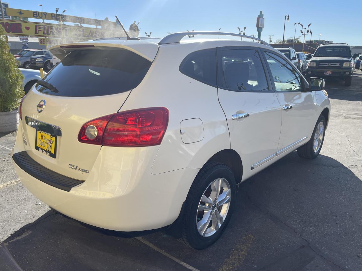 2013 Artic White /Black Nissan Rogue SV (JN8AS5MV6DW) with an 2.5L I4 engine, Automatic transmission, located at 801 South State Street, Salt Lake City, UT, 84111, (801) 328-0098, 40.751953, -111.888206 - Clean title! AWD great all around winter SUV! Must see it is in clean condition, has lots of extras. Approved for up to a 5 year warranty that can be added on to the vehicle! Features: 4WD/AWD, Navigation System, Alloy Wheels, Rear View Camera, BOSE Sound System, Satellite Radio Ready, Bluetooth T - Photo#6