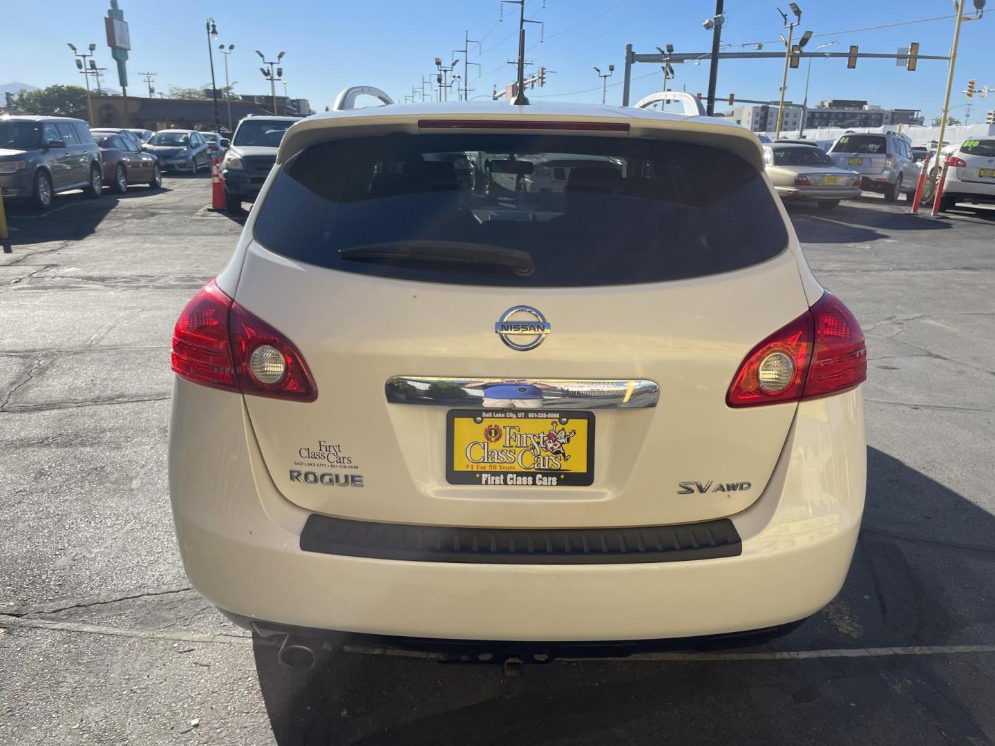 2013 Artic White /Black Nissan Rogue SV (JN8AS5MV6DW) with an 2.5L I4 engine, Automatic transmission, located at 801 South State Street, Salt Lake City, UT, 84111, (801) 328-0098, 40.751953, -111.888206 - Clean title! AWD great all around winter SUV! Must see it is in clean condition, has lots of extras. Approved for up to a 5 year warranty that can be added on to the vehicle! Features: 4WD/AWD, Navigation System, Alloy Wheels, Rear View Camera, BOSE Sound System, Satellite Radio Ready, Bluetooth T - Photo#7