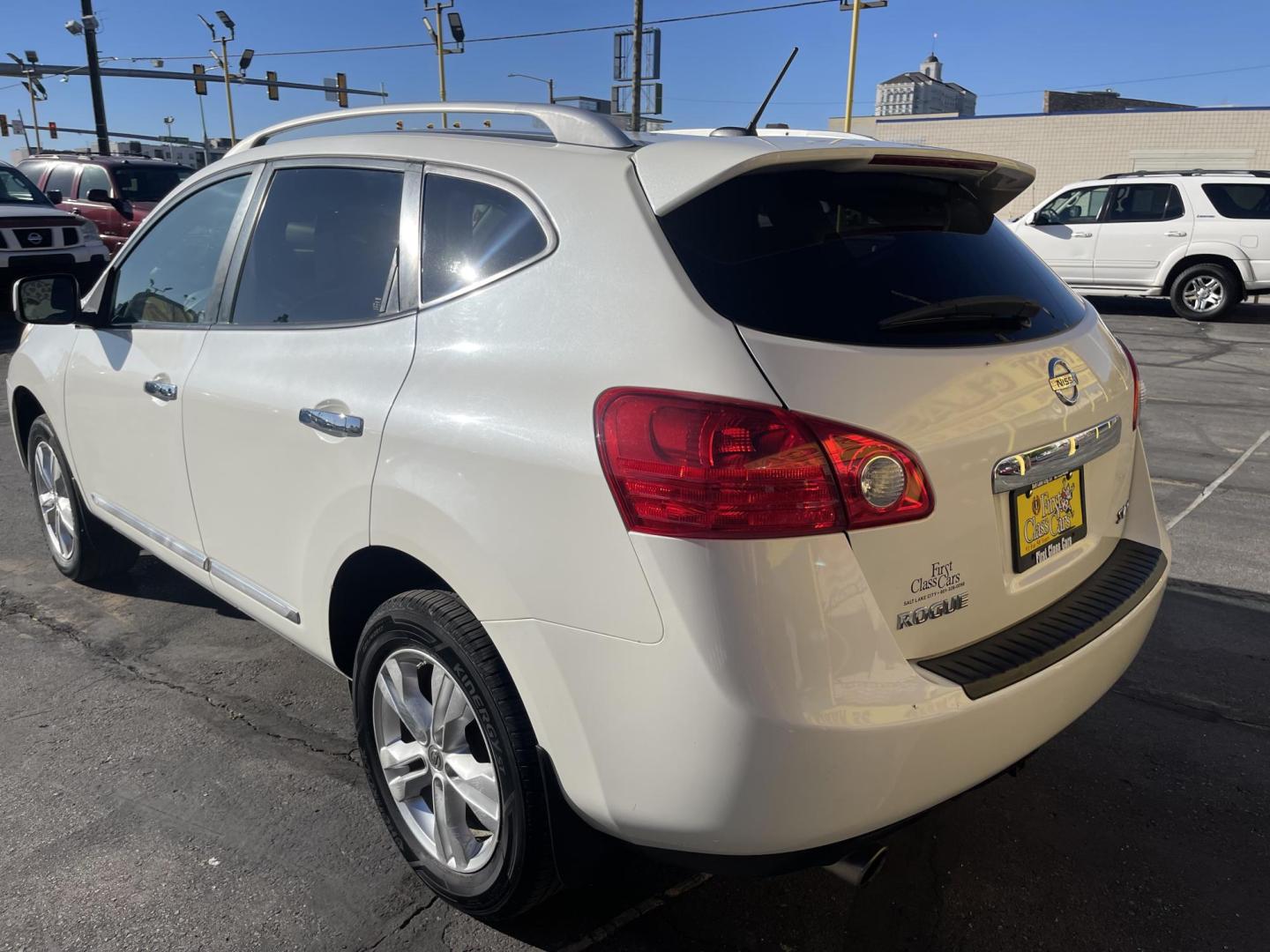 2013 Artic White /Black Nissan Rogue SV (JN8AS5MV6DW) with an 2.5L I4 engine, Automatic transmission, located at 801 South State Street, Salt Lake City, UT, 84111, (801) 328-0098, 40.751953, -111.888206 - Clean title! AWD great all around winter SUV! Must see it is in clean condition, has lots of extras. Approved for up to a 5 year warranty that can be added on to the vehicle! Features: 4WD/AWD, Navigation System, Alloy Wheels, Rear View Camera, BOSE Sound System, Satellite Radio Ready, Bluetooth T - Photo#8