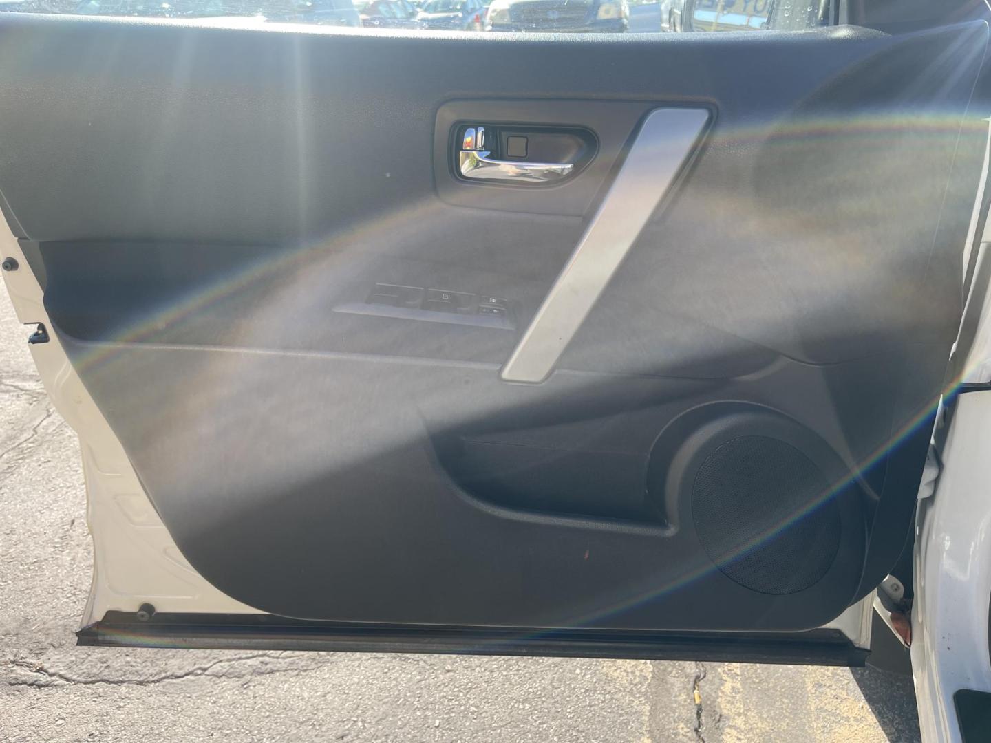 2013 Artic White /Black Nissan Rogue SV (JN8AS5MV6DW) with an 2.5L I4 engine, Automatic transmission, located at 801 South State Street, Salt Lake City, UT, 84111, (801) 328-0098, 40.751953, -111.888206 - Clean title! AWD great all around winter SUV! Must see it is in clean condition, has lots of extras. Approved for up to a 5 year warranty that can be added on to the vehicle! Features: 4WD/AWD, Navigation System, Alloy Wheels, Rear View Camera, BOSE Sound System, Satellite Radio Ready, Bluetooth T - Photo#21