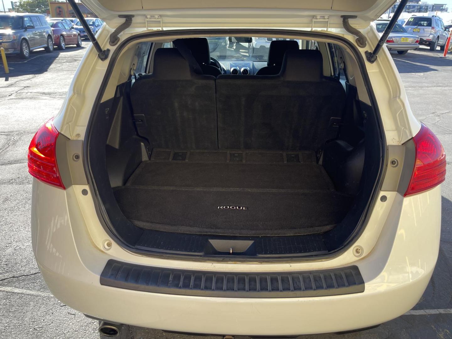 2013 Artic White /Black Nissan Rogue SV (JN8AS5MV6DW) with an 2.5L I4 engine, Automatic transmission, located at 801 South State Street, Salt Lake City, UT, 84111, (801) 328-0098, 40.751953, -111.888206 - Clean title! AWD great all around winter SUV! Must see it is in clean condition, has lots of extras. Approved for up to a 5 year warranty that can be added on to the vehicle! Features: 4WD/AWD, Navigation System, Alloy Wheels, Rear View Camera, BOSE Sound System, Satellite Radio Ready, Bluetooth T - Photo#31