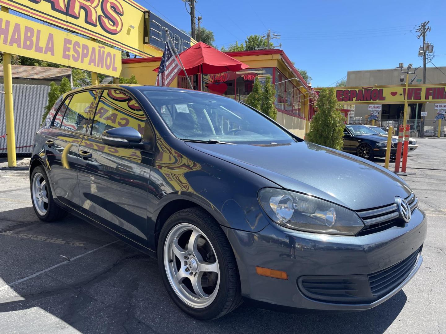 2011 French Blue Metallic /Black Volkswagen Golf 2.5L 4-Door PZEV (WVWDB7AJ3BW) with an 2.5L L5 DOHC 20V engine, 6-Speed Automatic transmission, located at 801 South State Street, Salt Lake City, UT, 84111, (801) 328-0098, 40.751953, -111.888206 - Clean Carfax! Clean title! From a dry climate area no salt no rust! Very nice must see! Features: Alloy Wheels, Front Seat Heaters, Bluetooth Technology, Sunroof(s), Cloth Seats, ABS Brakes, Auxiliary Audio Input, Power Locks, Side Airbags, AM/FM Stereo CD Audio, Power Mirrors, Traction Control, A - Photo#4