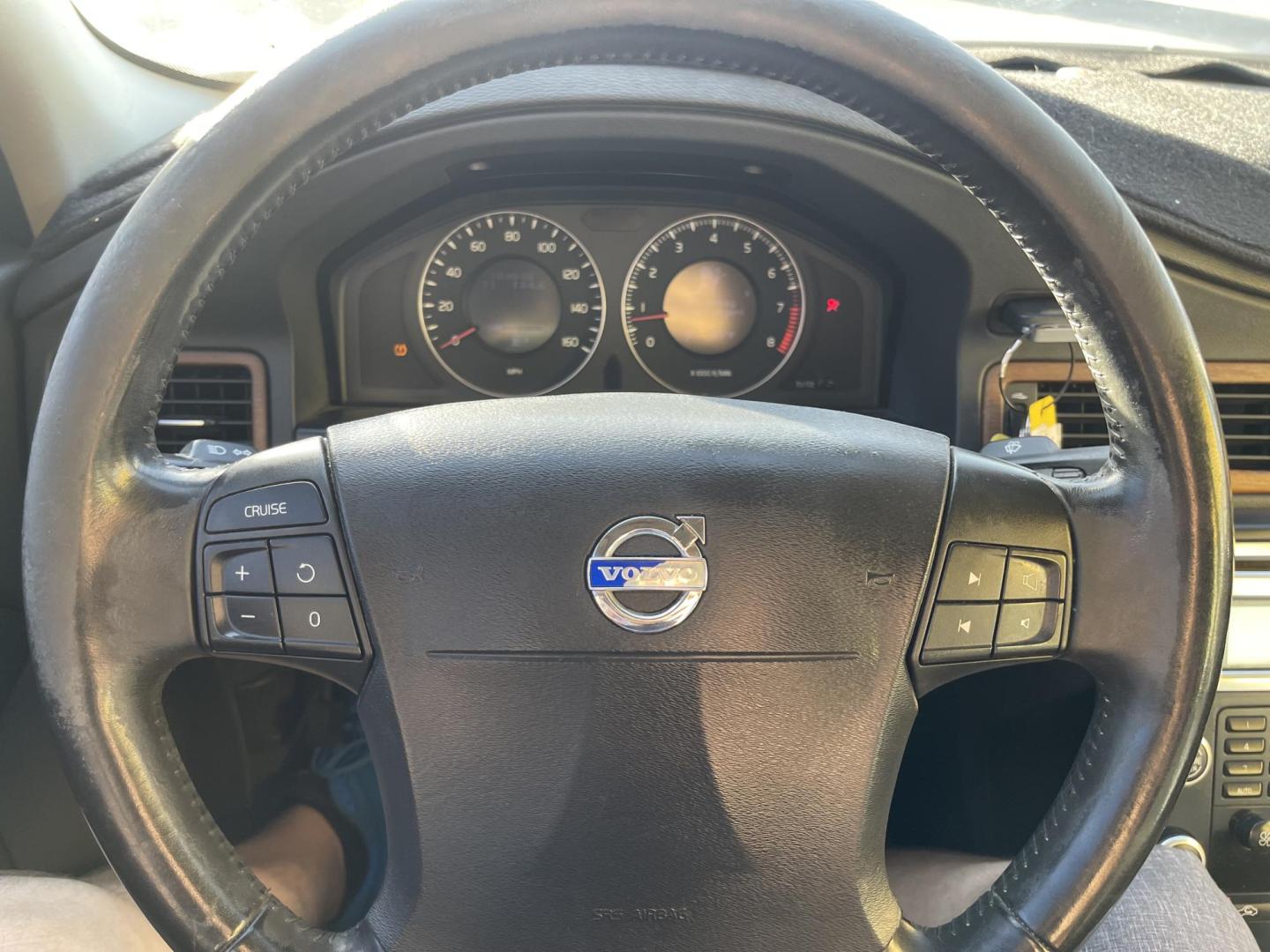 2008 Silver Sky Metallic /Black Volvo S80 3.2 FWD (YV1AS982781) with an 3.2L L6 DOHC 24V TURBO engine, 6-Speed Automatic Overdrive transmission, located at 801 South State Street, Salt Lake City, UT, 84111, (801) 328-0098, 40.751953, -111.888206 - Clean title! Only 2 owners, super low miles for the year only 103,905 miles!!! Hard to find this clean with low miles for this year. Features: Alloy Wheels, Rear Seat Heaters, Leather Seats, Run Flat Tires, Memory Seat(s), Sunroof(s), ABS Brakes, Auxiliary Audio, InputPower Locks, Rear Defroster, A - Photo#20