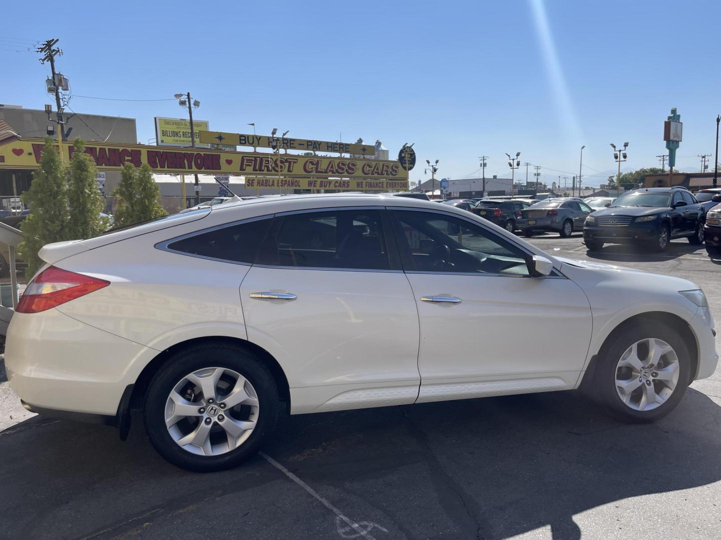 2010 Pure White /Black Honda Accord Crosstour EX-L 2WD 5-Spd AT (5J6TF1H52AL) with an 3.5L V6 SOHC 24V engine, 5-Speed Automatic transmission, located at 801 South State Street, Salt Lake City, UT, 84111, (801) 328-0098, 40.751953, -111.888206 - Super clean 2010 Honda Accord Crosstour! Hard to find car only 1 owner reported on the Carfax history report. Vehicle has been well maintained and clean. It has been regularly serviced with 18 service records reported to Carfax. Tons of space in the back with the hatchback! Great storage space with - Photo#7